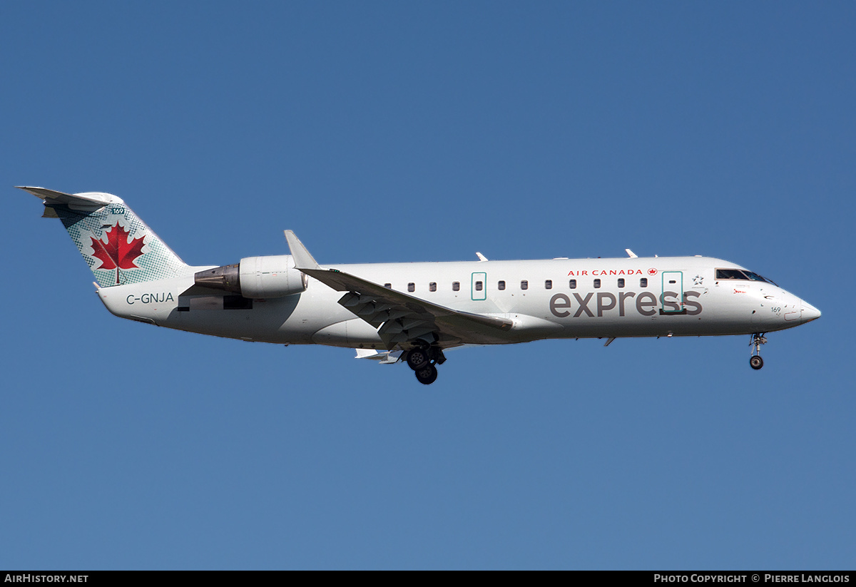 Aircraft Photo of C-GNJA | Bombardier CRJ-200ER (CL-600-2B19) | Air Canada Express | AirHistory.net #367453