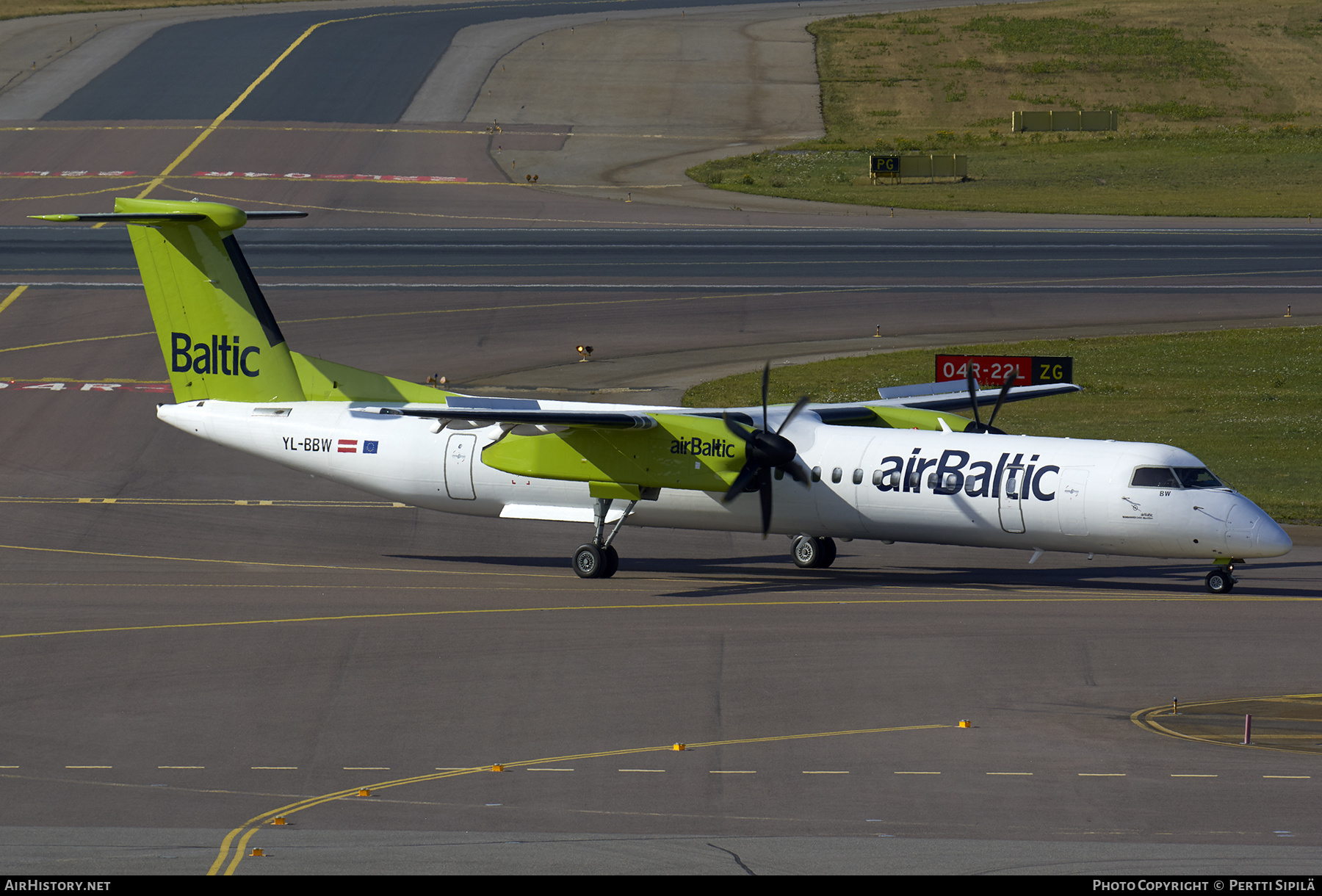 Aircraft Photo of YL-BBW | Bombardier DHC-8-402 Dash 8 | AirBaltic | AirHistory.net #367675