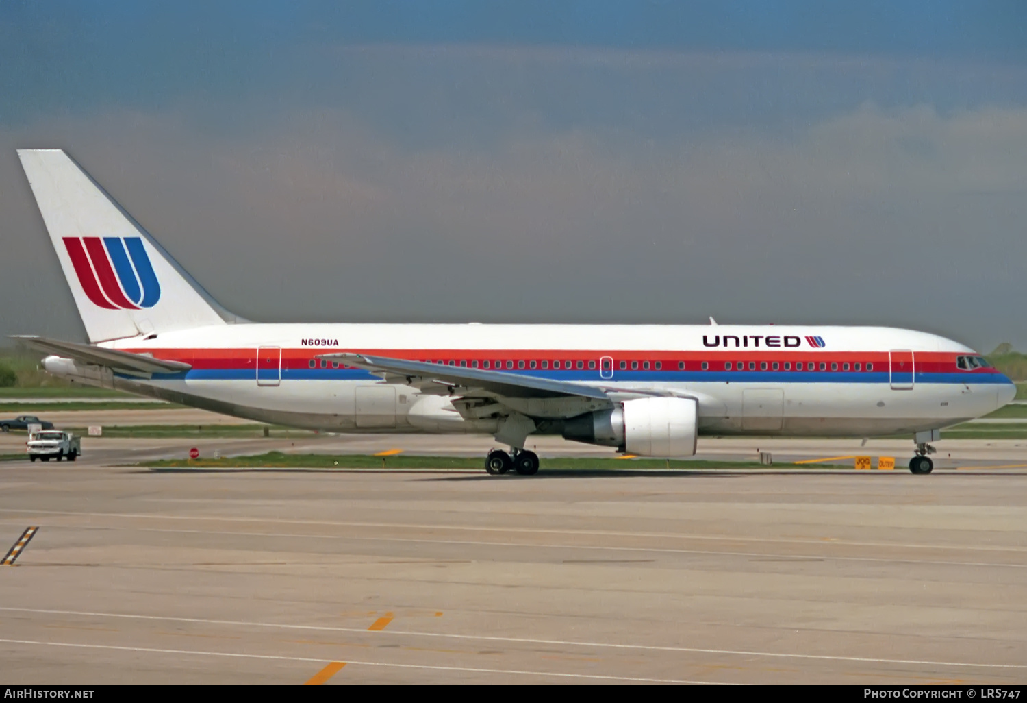 Aircraft Photo of N609UA | Boeing 767-222 | United Airlines | AirHistory.net #367817