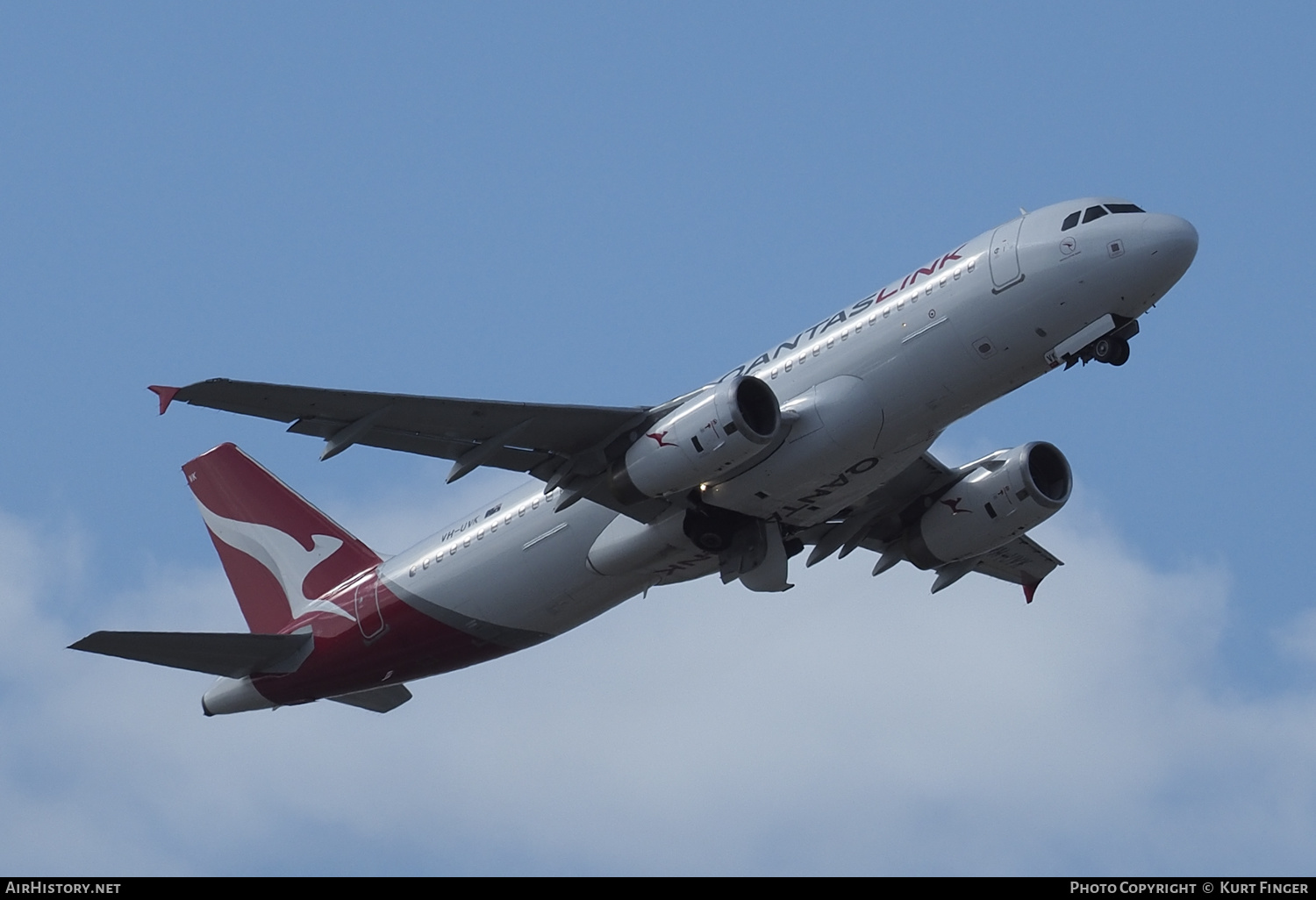 Aircraft Photo of VH-UVK | Airbus A320-232 | QantasLink | AirHistory.net #367883