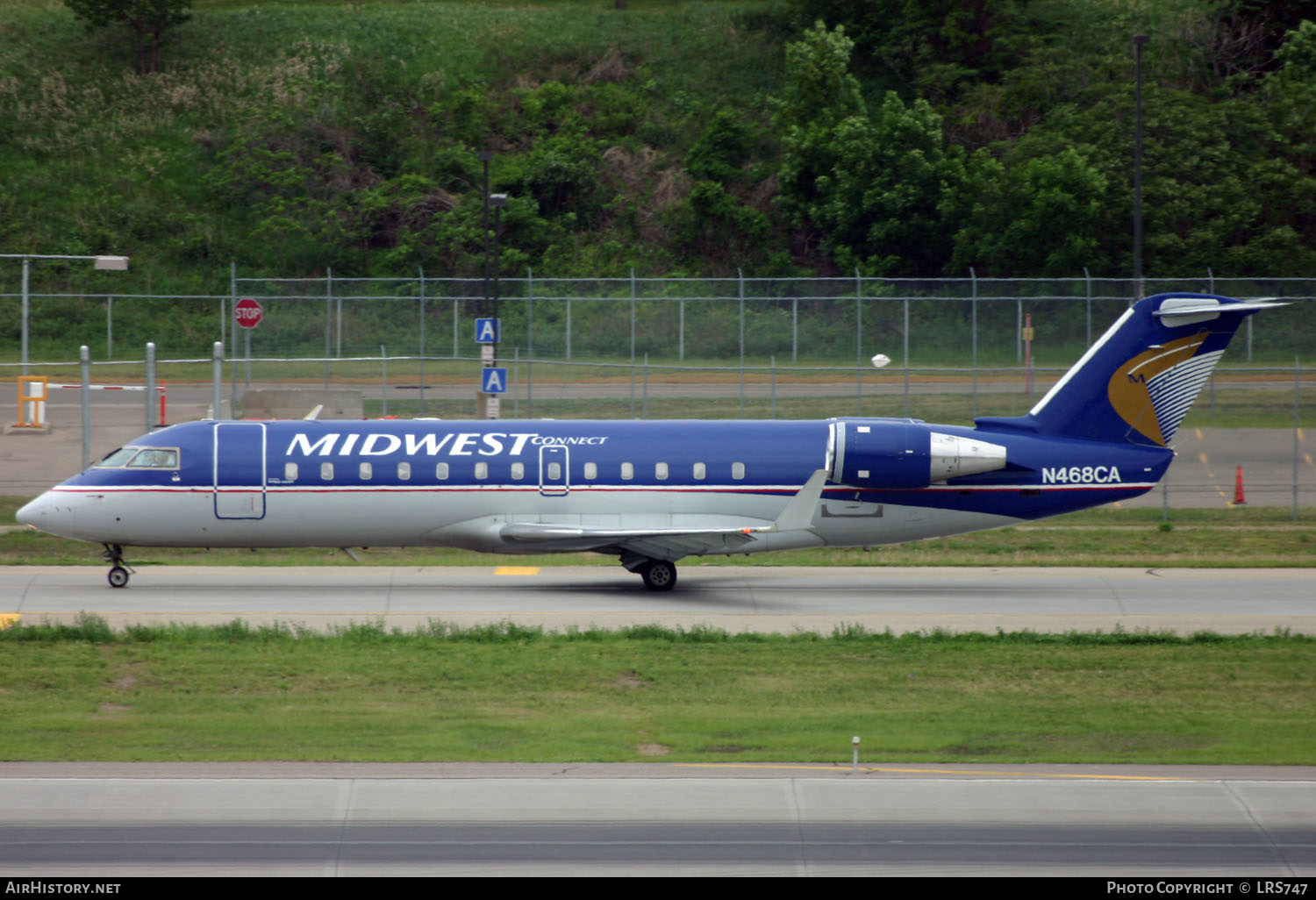 Aircraft Photo of N468CA | Bombardier CRJ-200ER (CL-600-2B19) | Midwest Connect | AirHistory.net #367952