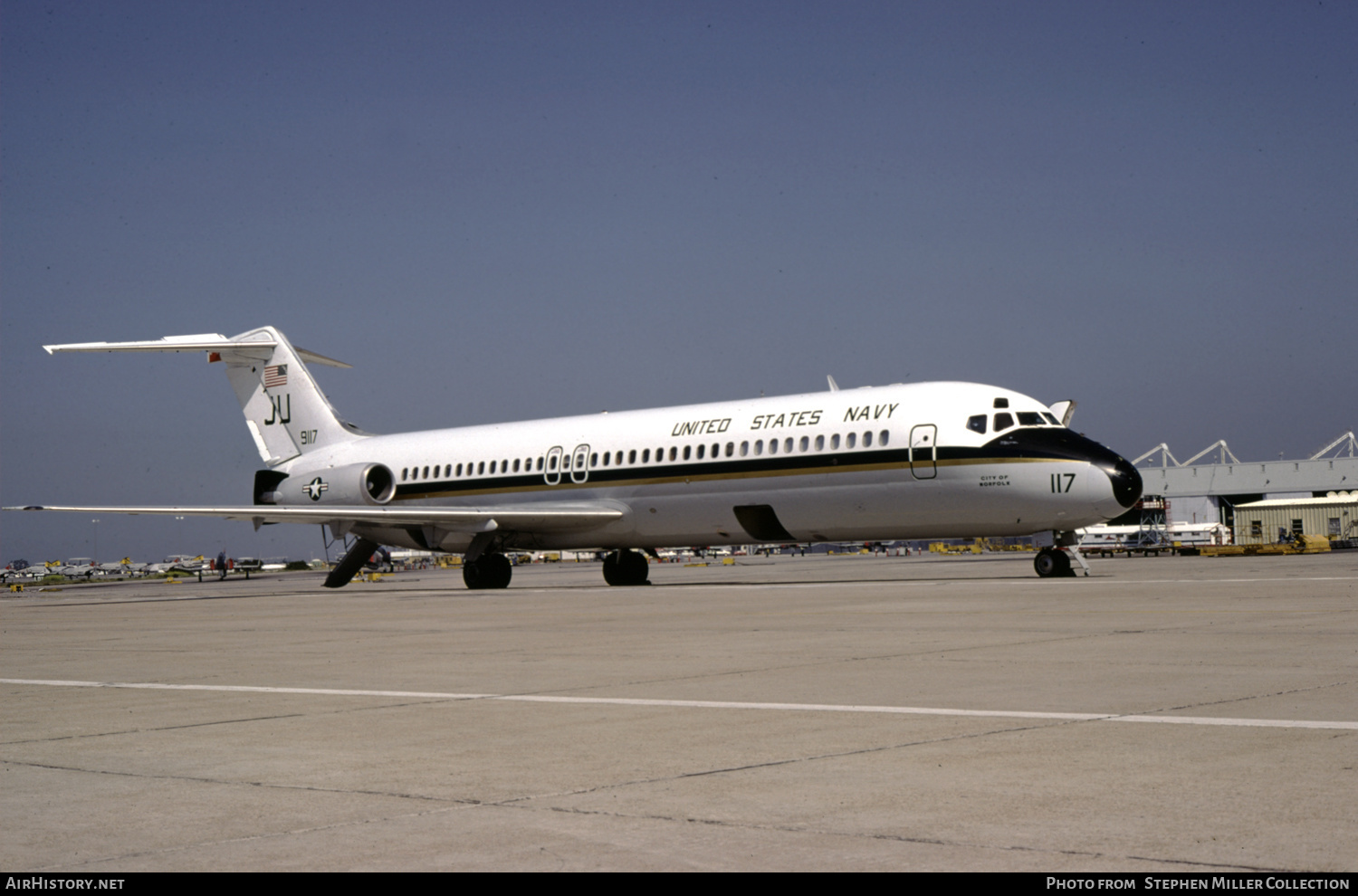 Aircraft Photo of 159117 / 9117 | McDonnell Douglas C-9B Skytrain II (DC-9-32CF) | USA - Navy | AirHistory.net #368173