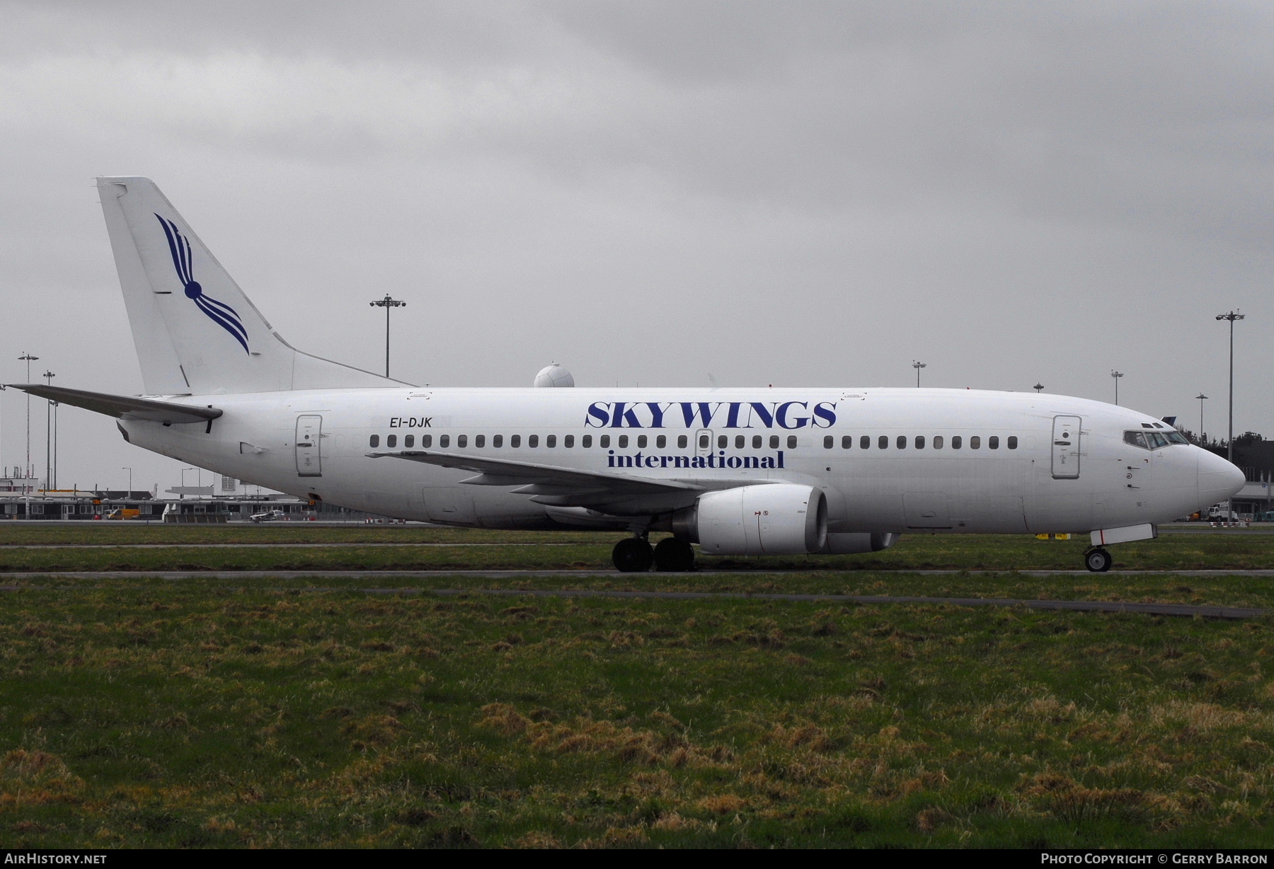 Aircraft Photo of EI-DJK | Boeing 737-382 | Skywings International | AirHistory.net #368219