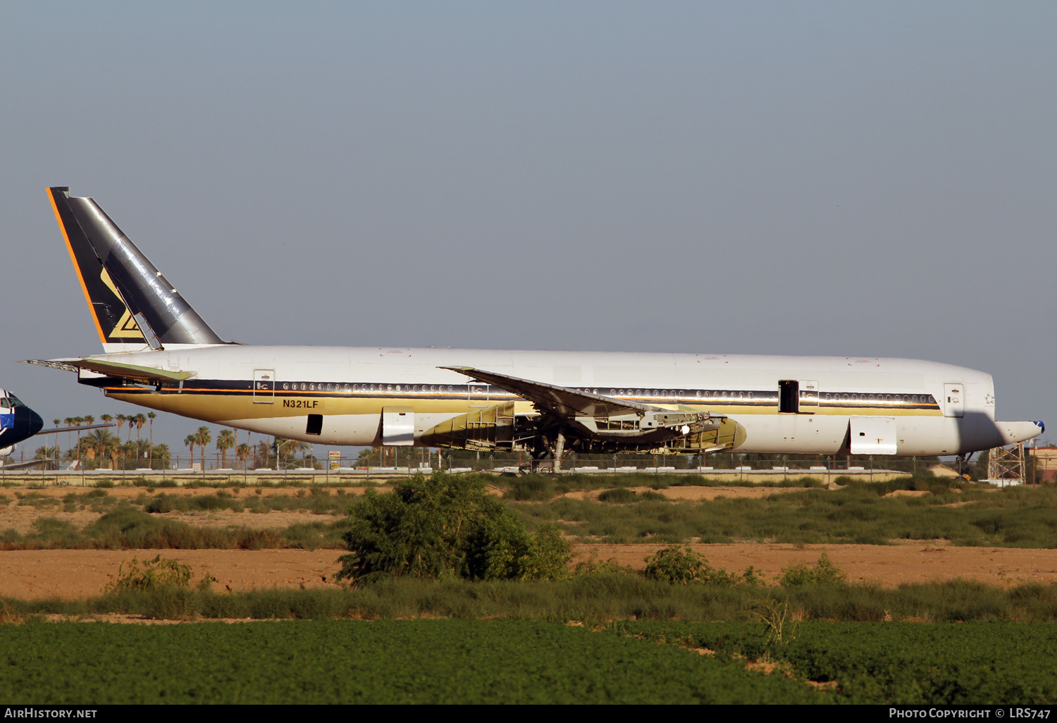 Aircraft Photo of N321LF | Boeing 777-212/ER | AirHistory.net #368577
