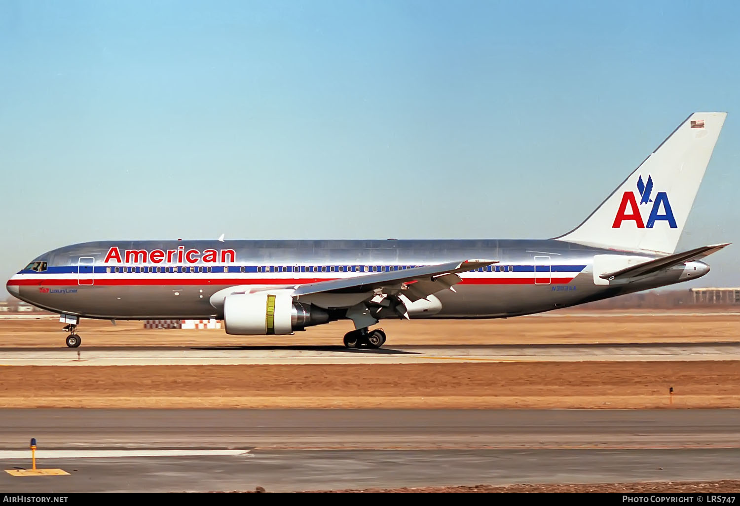 Aircraft Photo of N303AA | Boeing 767-223 | American Airlines | AirHistory.net #369132