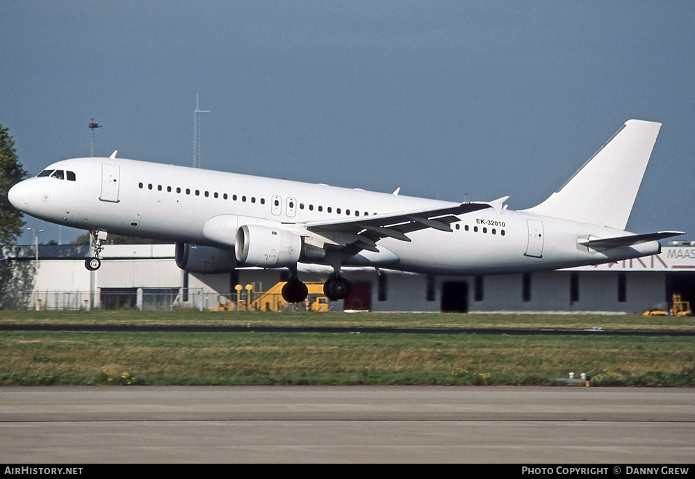 Aircraft Photo of EK-32010 | Airbus A320-211 | AirHistory.net #369223