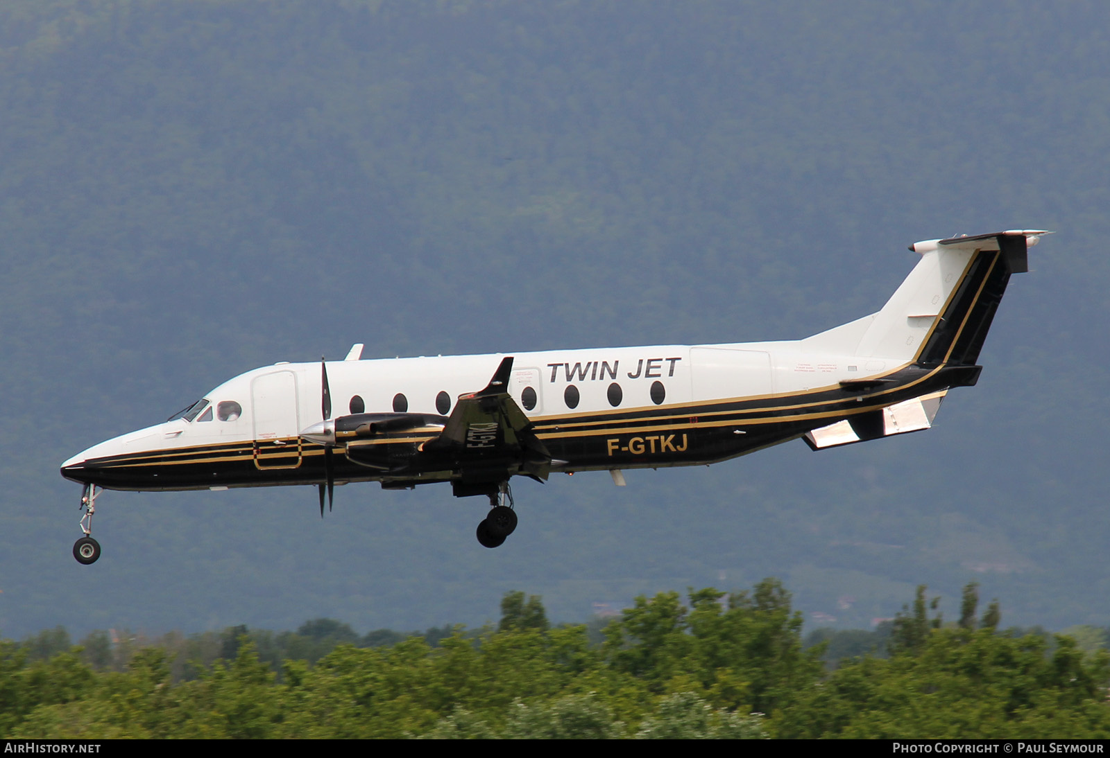 Aircraft Photo of F-GTKJ | Raytheon 1900D | Twin Jet | AirHistory.net #369257
