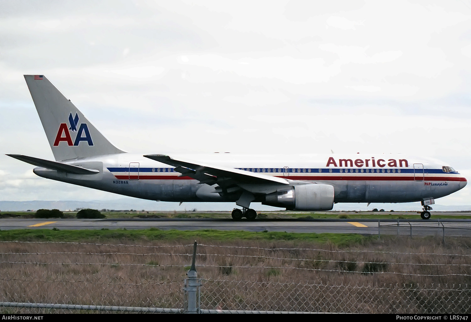 Aircraft Photo of N328AA | Boeing 767-223/ER | American Airlines | AirHistory.net #369456