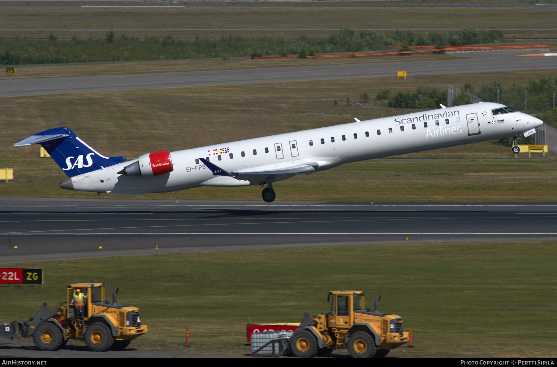 Aircraft Photo of EI-FPB | Bombardier CRJ-900LR NG (CL-600-2D24) | Scandinavian Airlines - SAS | AirHistory.net #369536