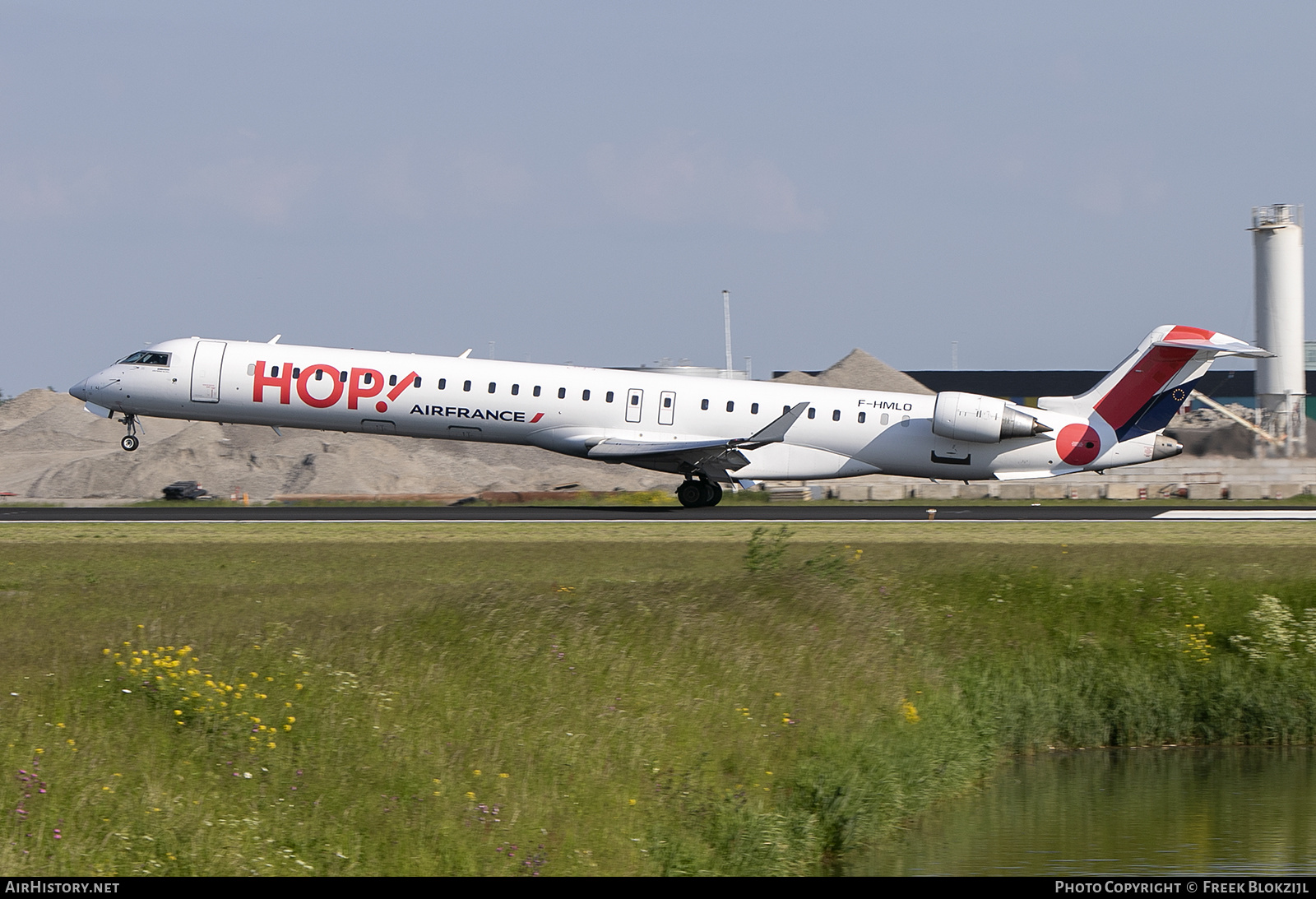 Aircraft Photo of F-HMLO | Bombardier CRJ-1000EL NG (CL-600-2E25) | Hop! | AirHistory.net #369589