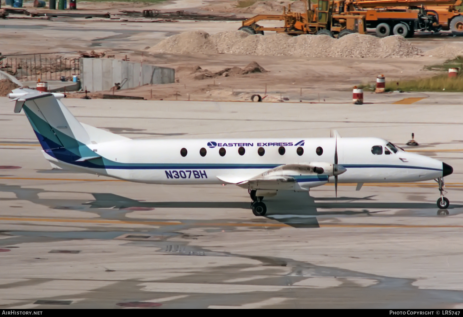 Aircraft Photo of N307BH | Beech 1900C | Eastern Express | AirHistory.net #369712