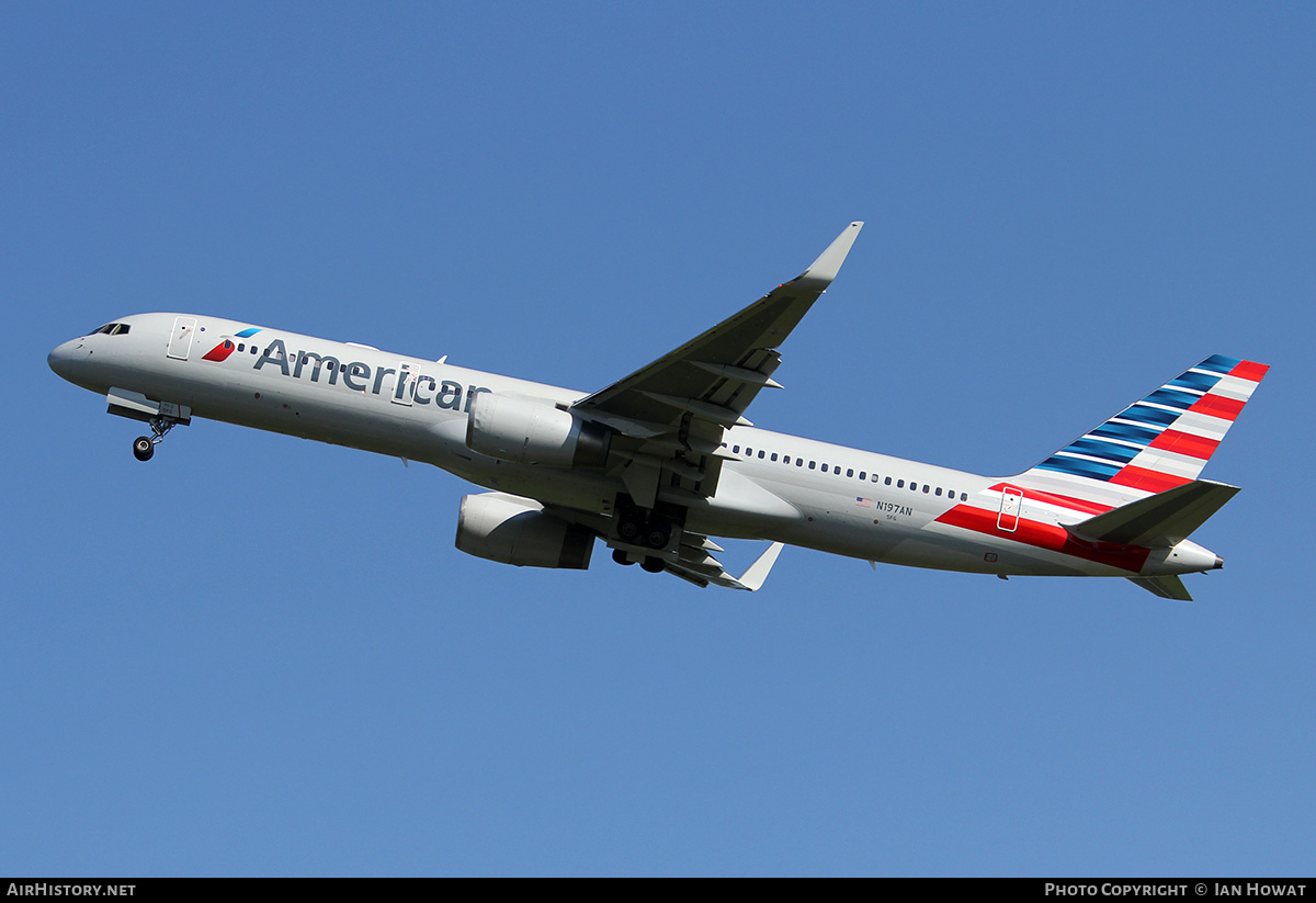 Aircraft Photo of N197AN | Boeing 757-223 | American Airlines | AirHistory.net #369992