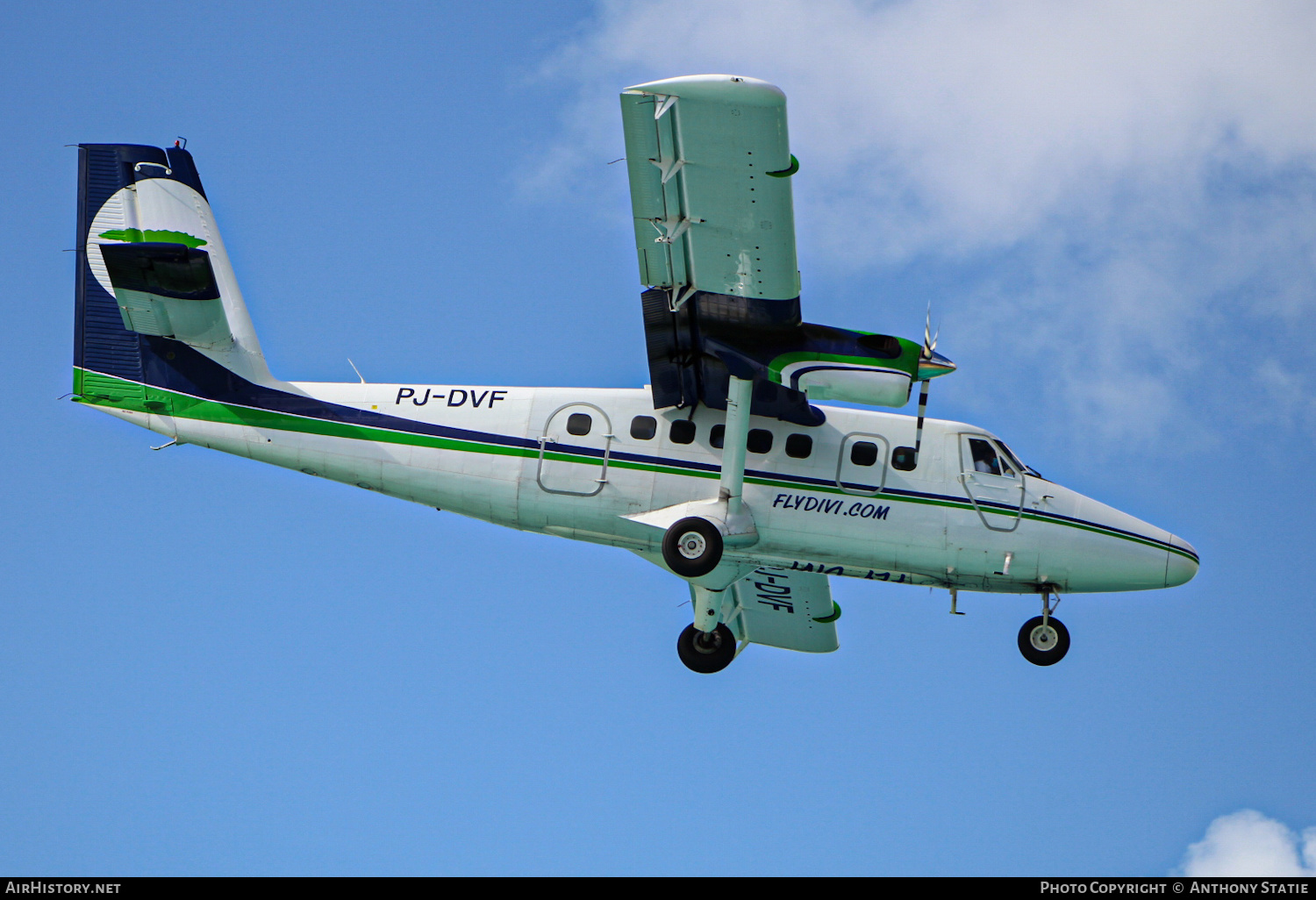 Aircraft Photo of PJ-DVF | De Havilland Canada DHC-6-300 Twin Otter | Divi Divi Air | AirHistory.net #370094