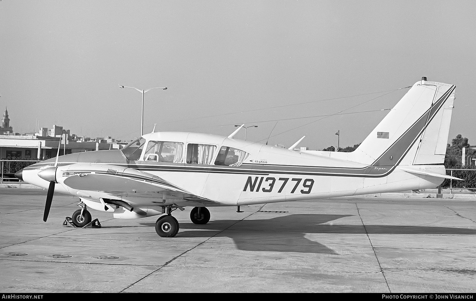 Aircraft Photo of N13779 | Piper PA-23-250 Aztec D | AirHistory.net #370173