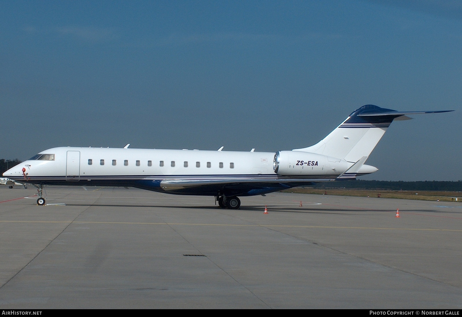 Aircraft Photo of ZS-ESA | Bombardier Global Express (BD-700-1A10) | AirHistory.net #370233