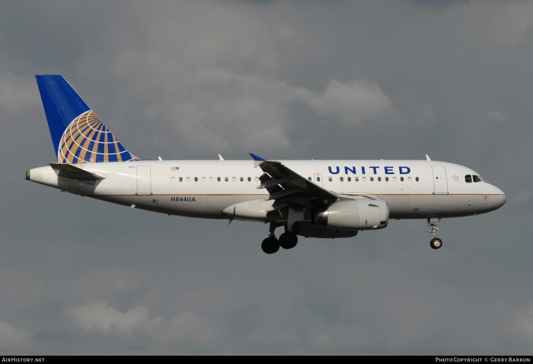 Aircraft Photo of N844UA | Airbus A319-131 | United Airlines | AirHistory.net #370292