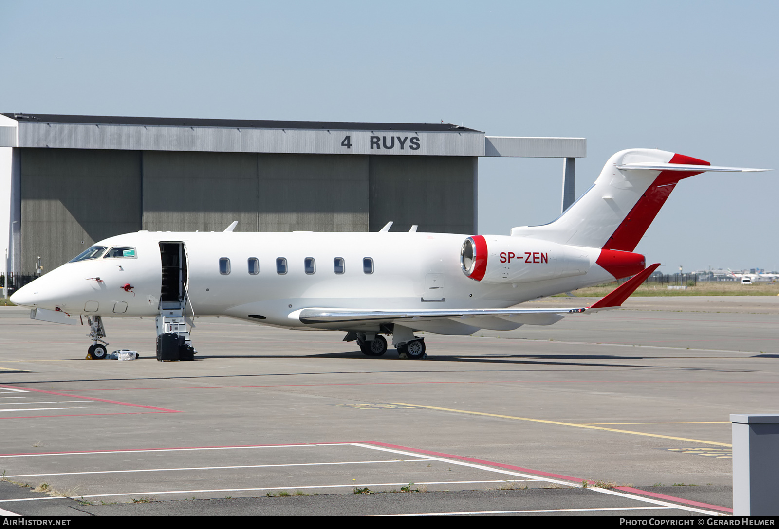 Aircraft Photo of SP-ZEN | Bombardier Challenger 350 (BD-100-1A10) | AirHistory.net #370340