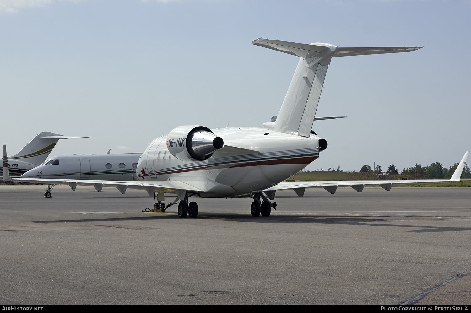 Aircraft Photo of OE-IMK | Bombardier Challenger 604 (CL-600-2B16) | AirHistory.net #370451