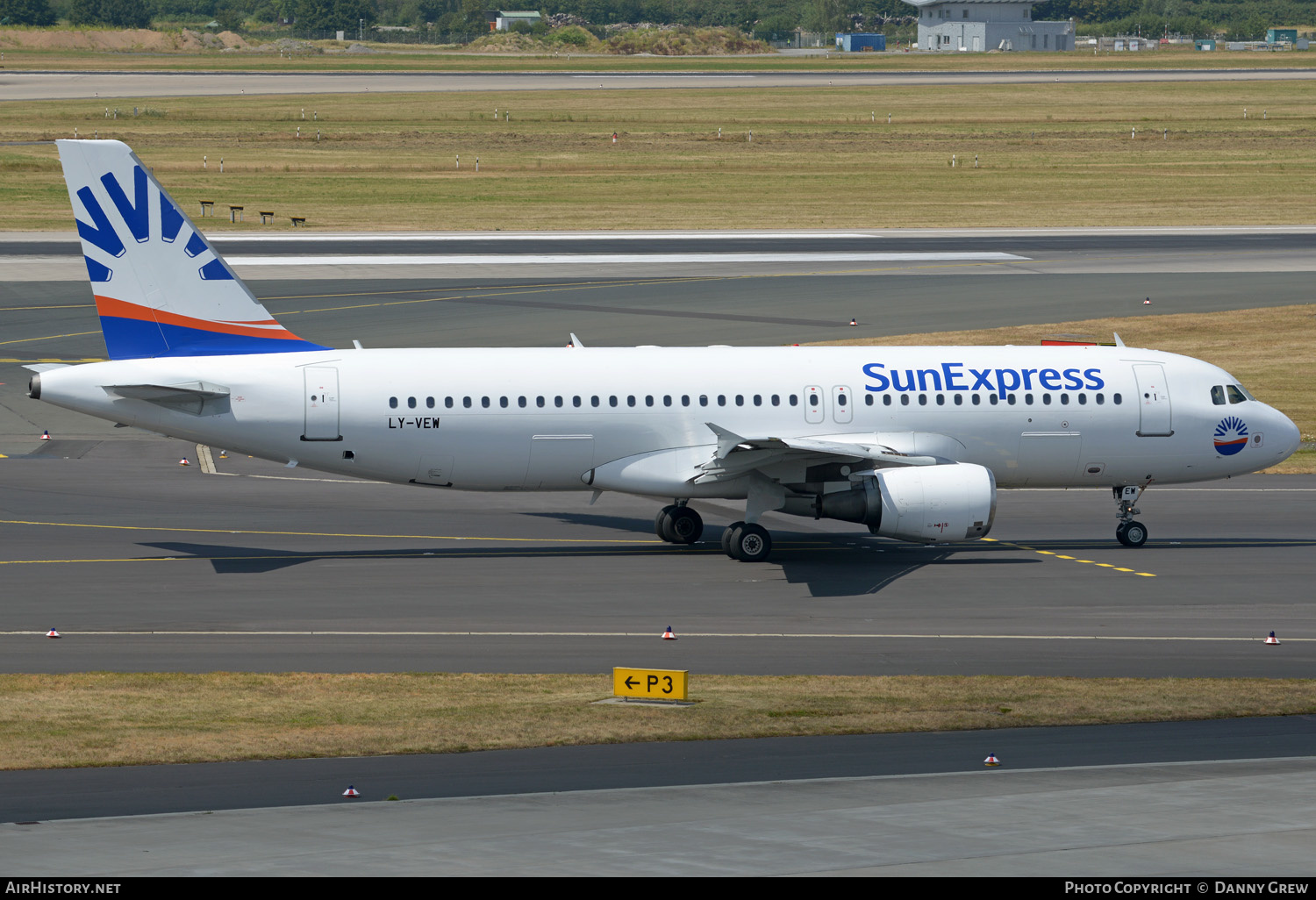 Aircraft Photo of LY-VEW | Airbus A320-214 | SunExpress | AirHistory.net #370496