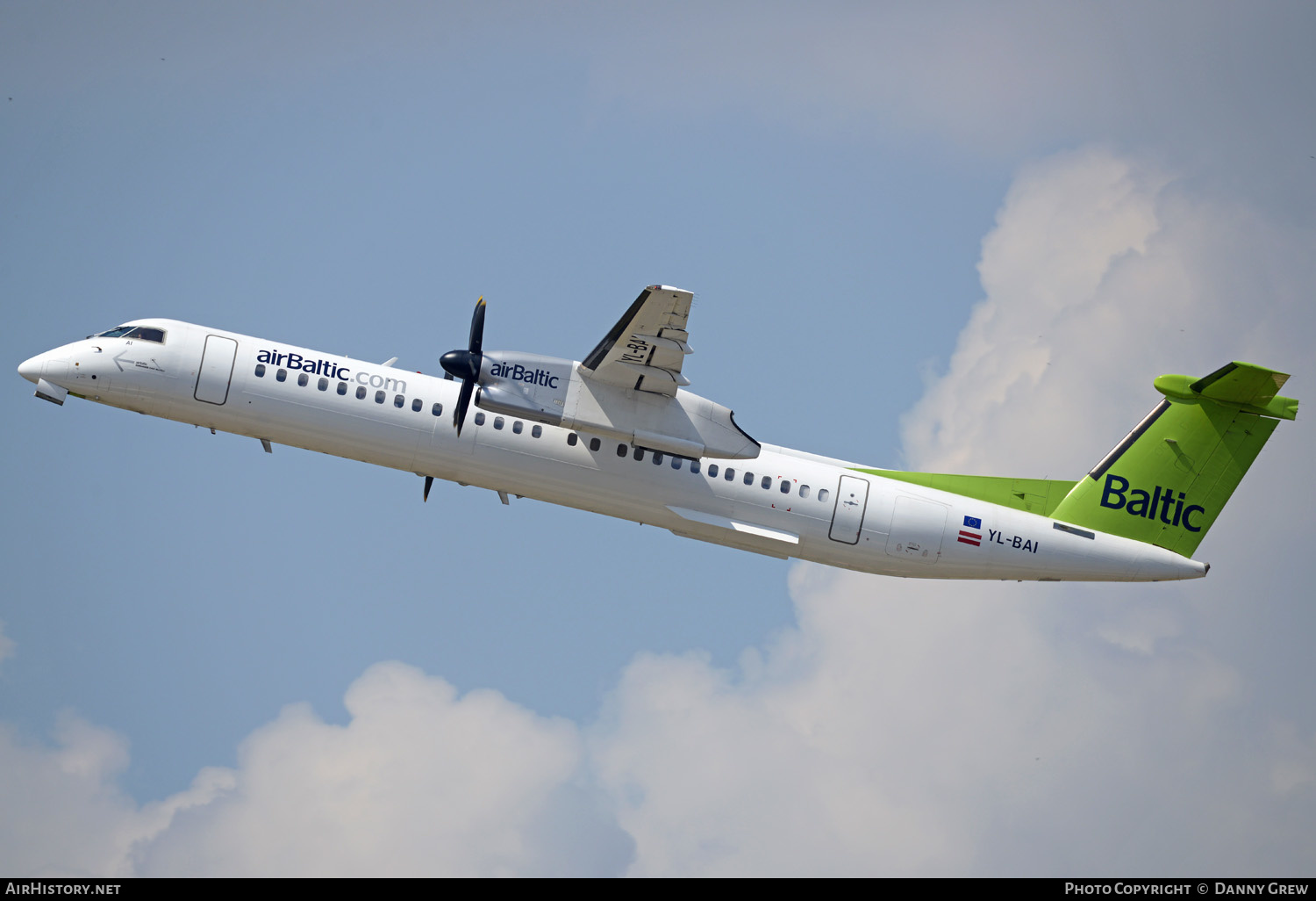 Aircraft Photo of YL-BAI | Bombardier DHC-8-402 Dash 8 | AirBaltic | AirHistory.net #370500