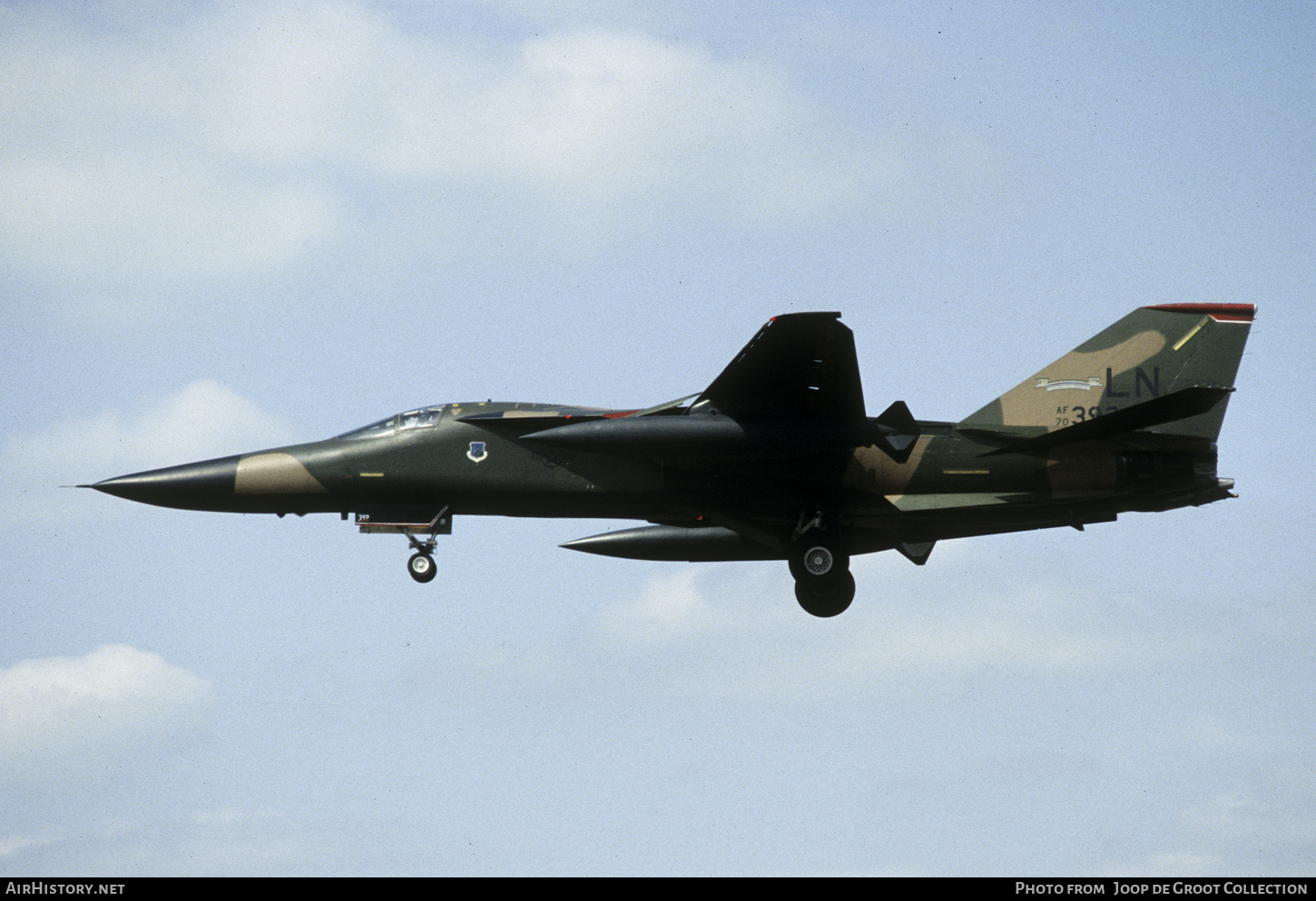 Aircraft Photo of 70-2392 / AF70-392 | General Dynamics F-111F Aardvark | USA - Air Force | AirHistory.net #370579