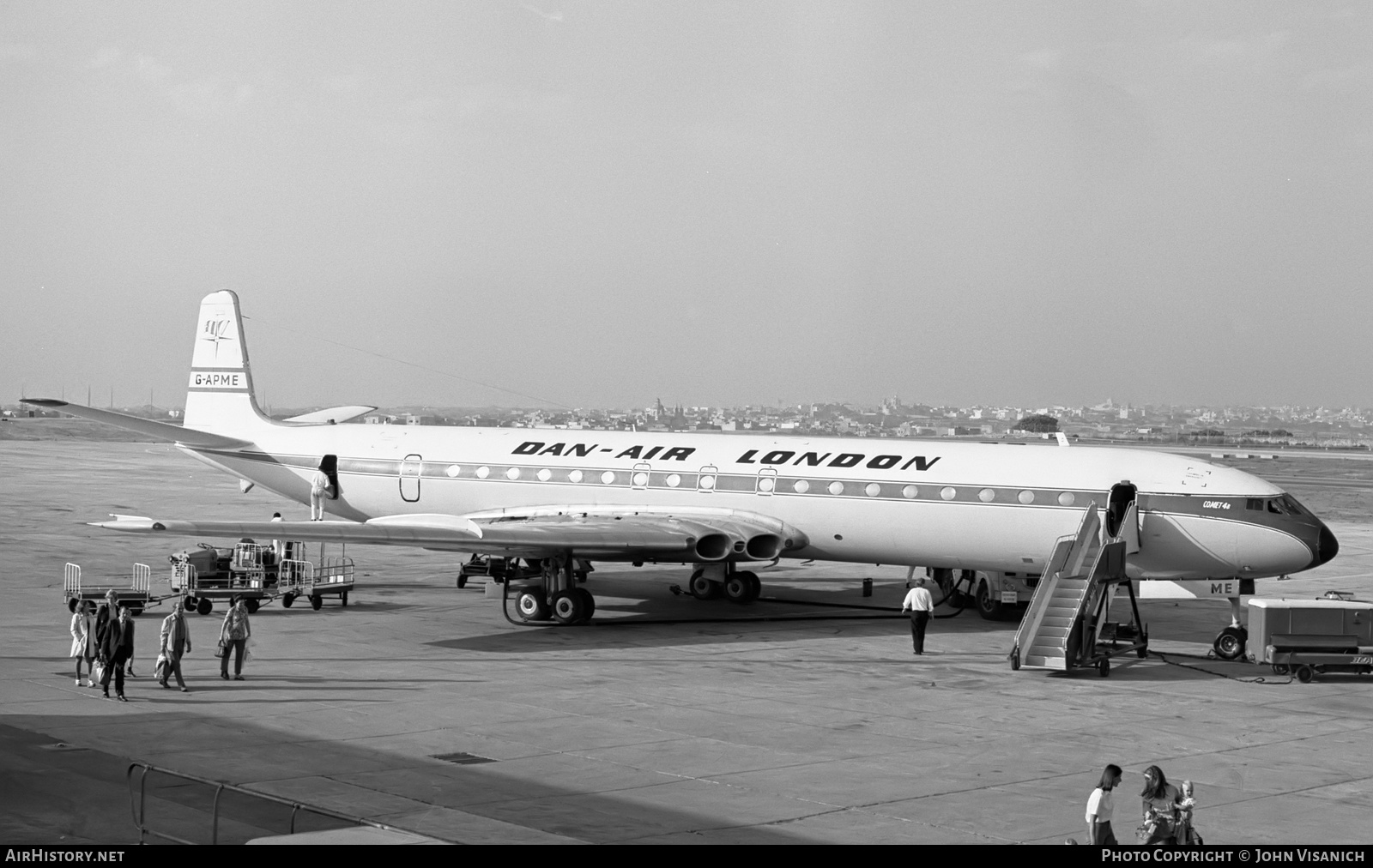 Aircraft Photo of G-APME | De Havilland D.H. 106 Comet 4B | Dan-Air London | AirHistory.net #370643