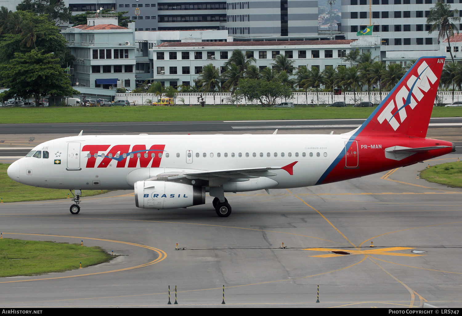 Aircraft Photo of PR-MAN | Airbus A319-132 | TAM Linhas Aéreas | AirHistory.net #370842