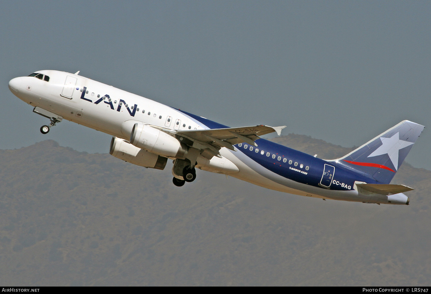 Aircraft Photo of CC-BAG | Airbus A320-232 | LAN Airlines - Línea Aérea Nacional | AirHistory.net #370857