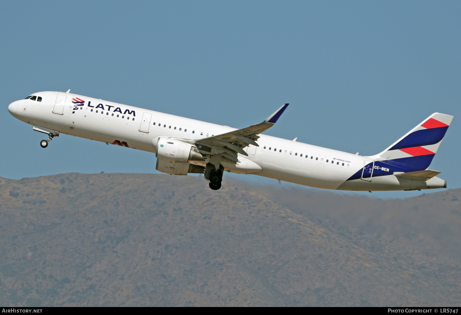 Aircraft Photo of CC-BEN | Airbus A321-211 | LATAM Airlines | AirHistory.net #370875