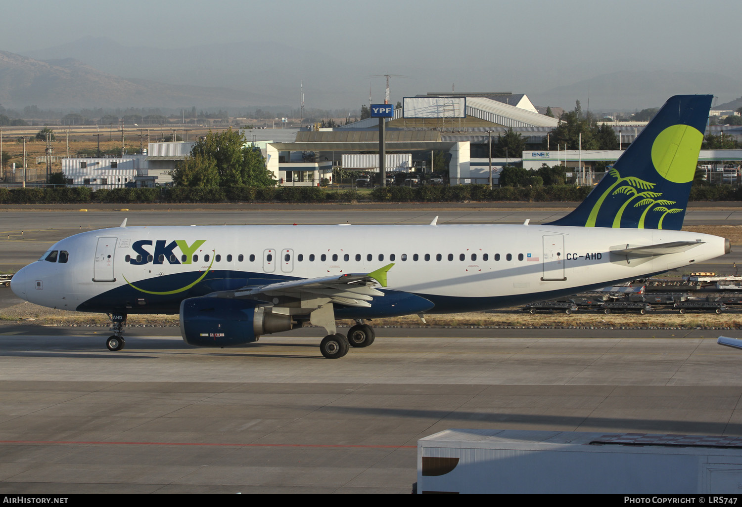 Aircraft Photo of CC-AHD | Airbus A319-111 | Sky Airline | AirHistory.net #370896