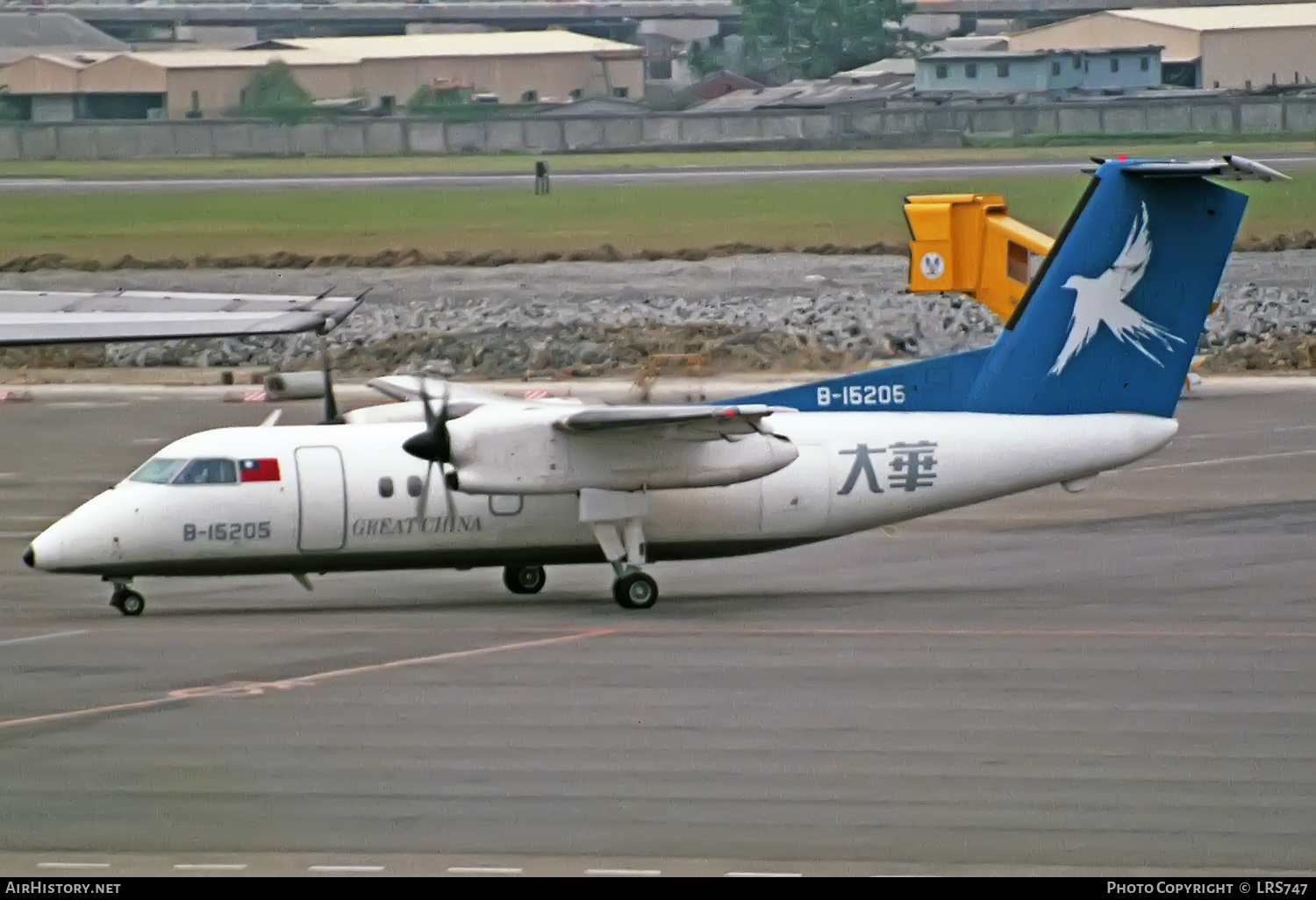 Aircraft Photo of B-15205 | De Havilland Canada DHC-8-102 Dash 8 | Great China Airlines | AirHistory.net #371110