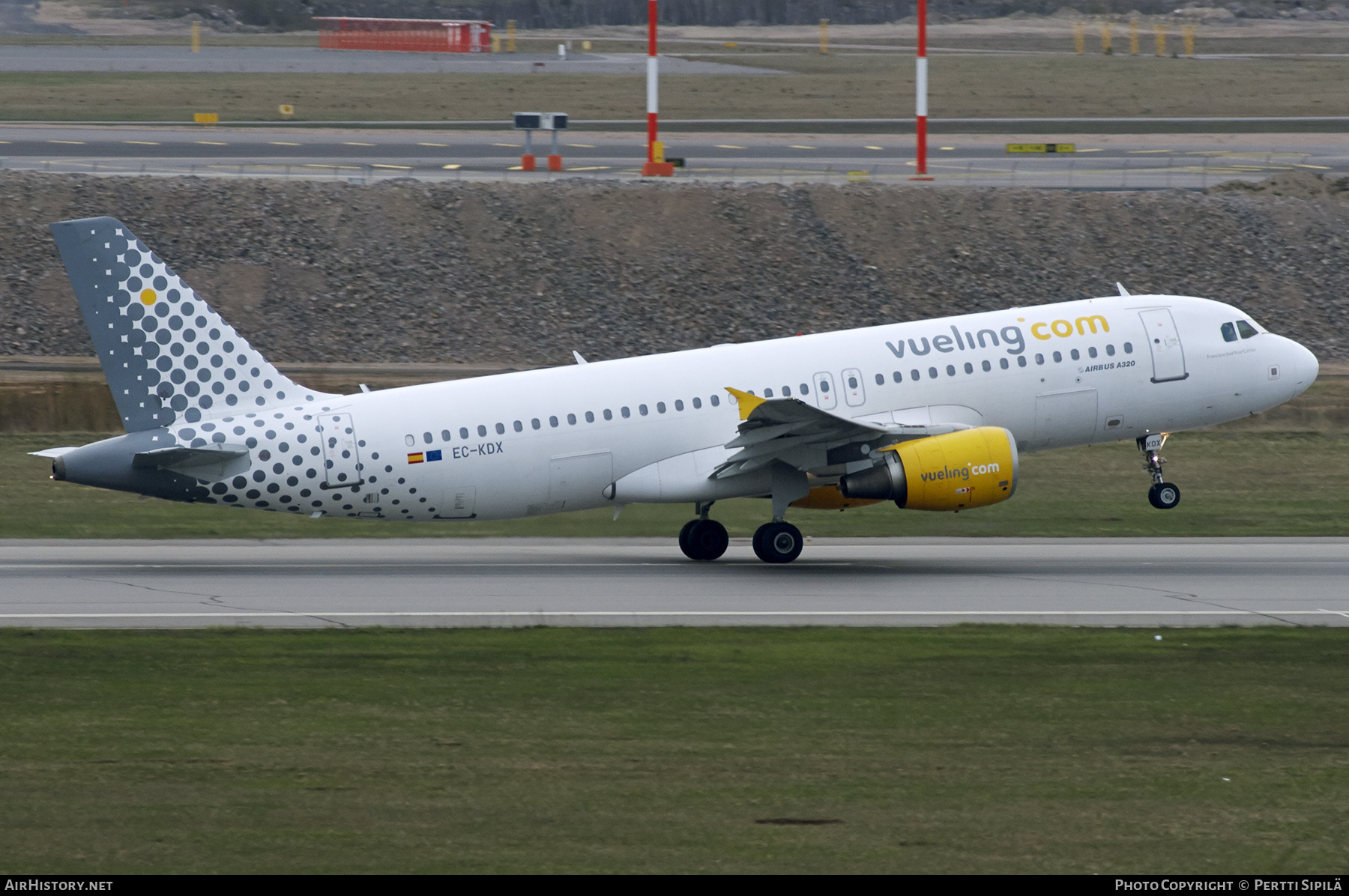 Aircraft Photo of EC-KDX | Airbus A320-216 | Vueling Airlines | AirHistory.net #371132