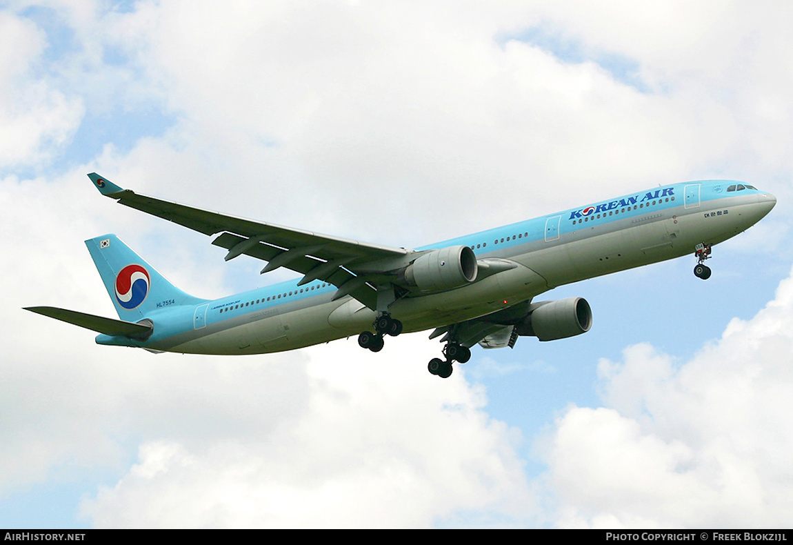 Aircraft Photo of HL7554 | Airbus A330-323 | Korean Air | AirHistory.net #371194