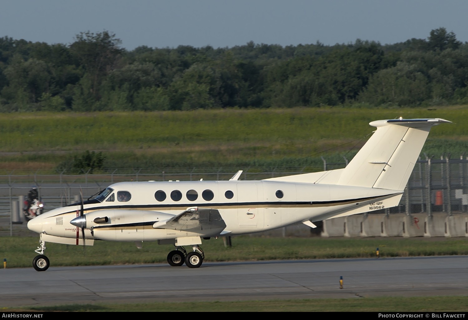 Aircraft Photo of 163562 | Beech UC-12F Super King Air (B200C) | USA - Navy | AirHistory.net #371243