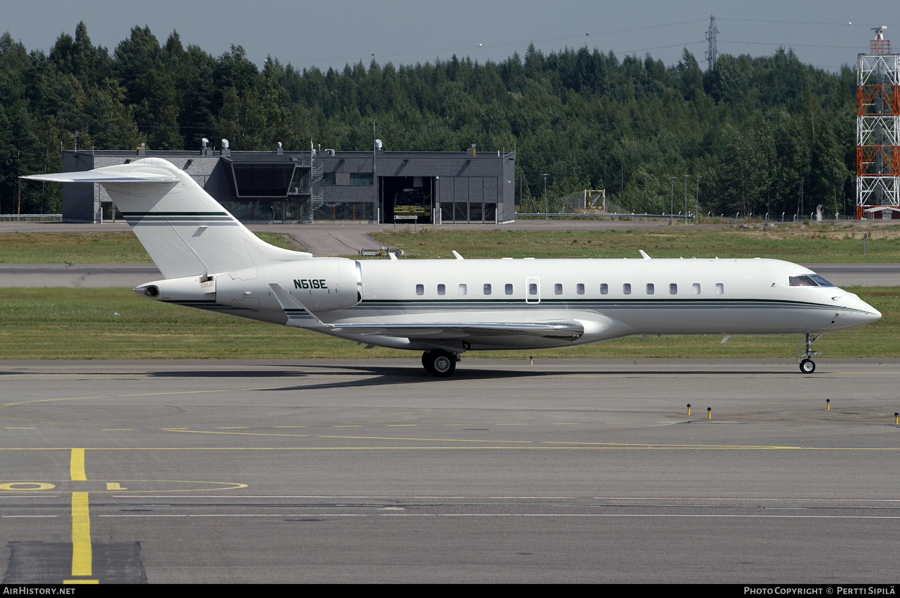 Aircraft Photo of N51SE | Bombardier Global Express (BD-700-1A10) | AirHistory.net #371425