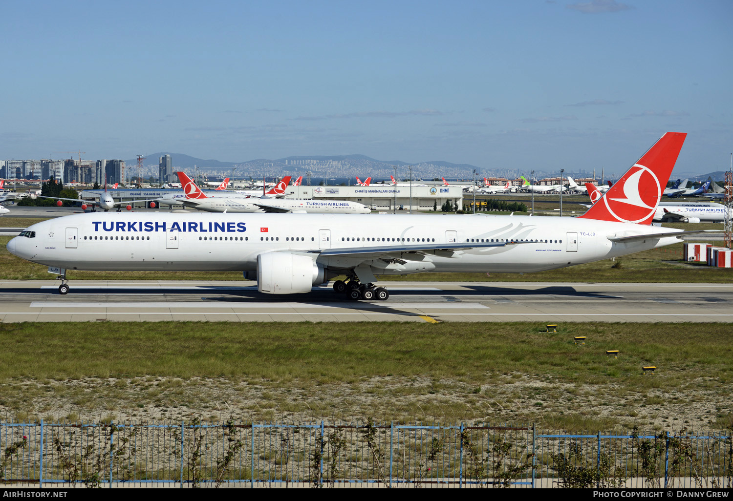 Aircraft Photo of TC-LJD | Boeing 777-3F2/ER | Turkish Airlines | AirHistory.net #371436