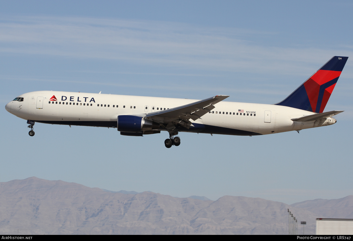 Aircraft Photo of N124DE | Boeing 767-332 | Delta Air Lines | AirHistory.net #371444