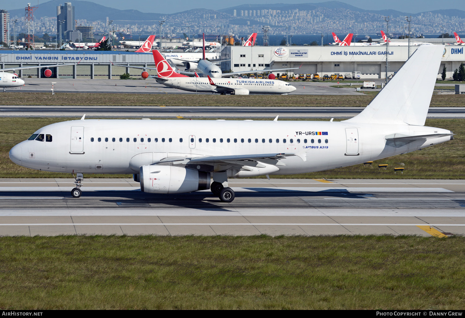 Aircraft Photo of YR-URS | Airbus A319-132 | AirHistory.net #371448