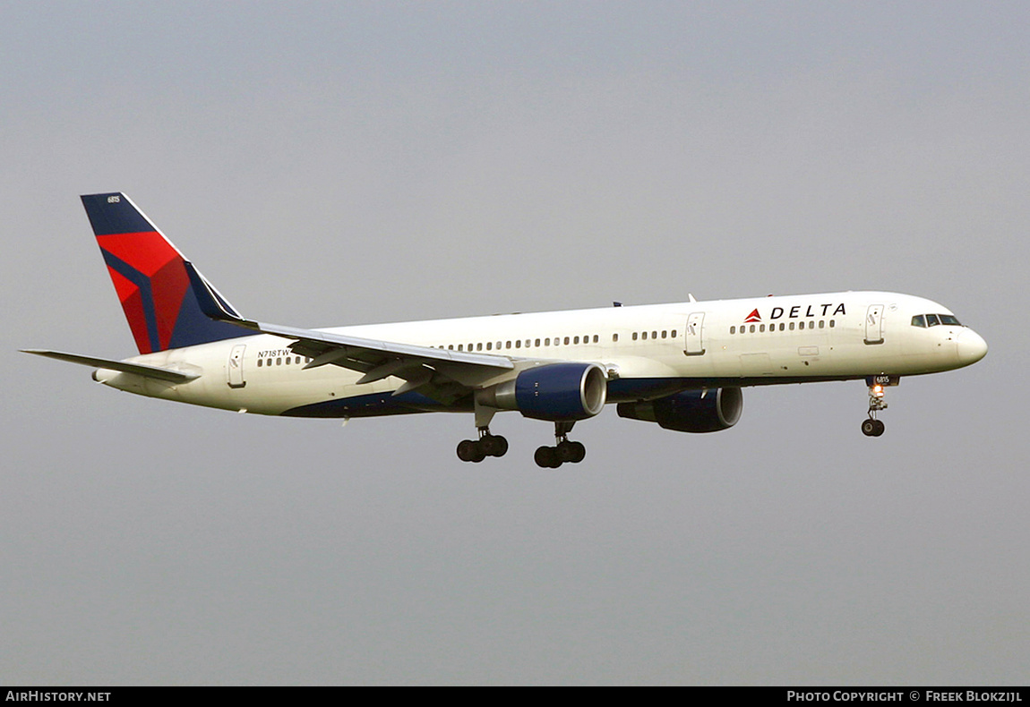 Aircraft Photo of N718TW | Boeing 757-231 | Delta Air Lines | AirHistory.net #371456