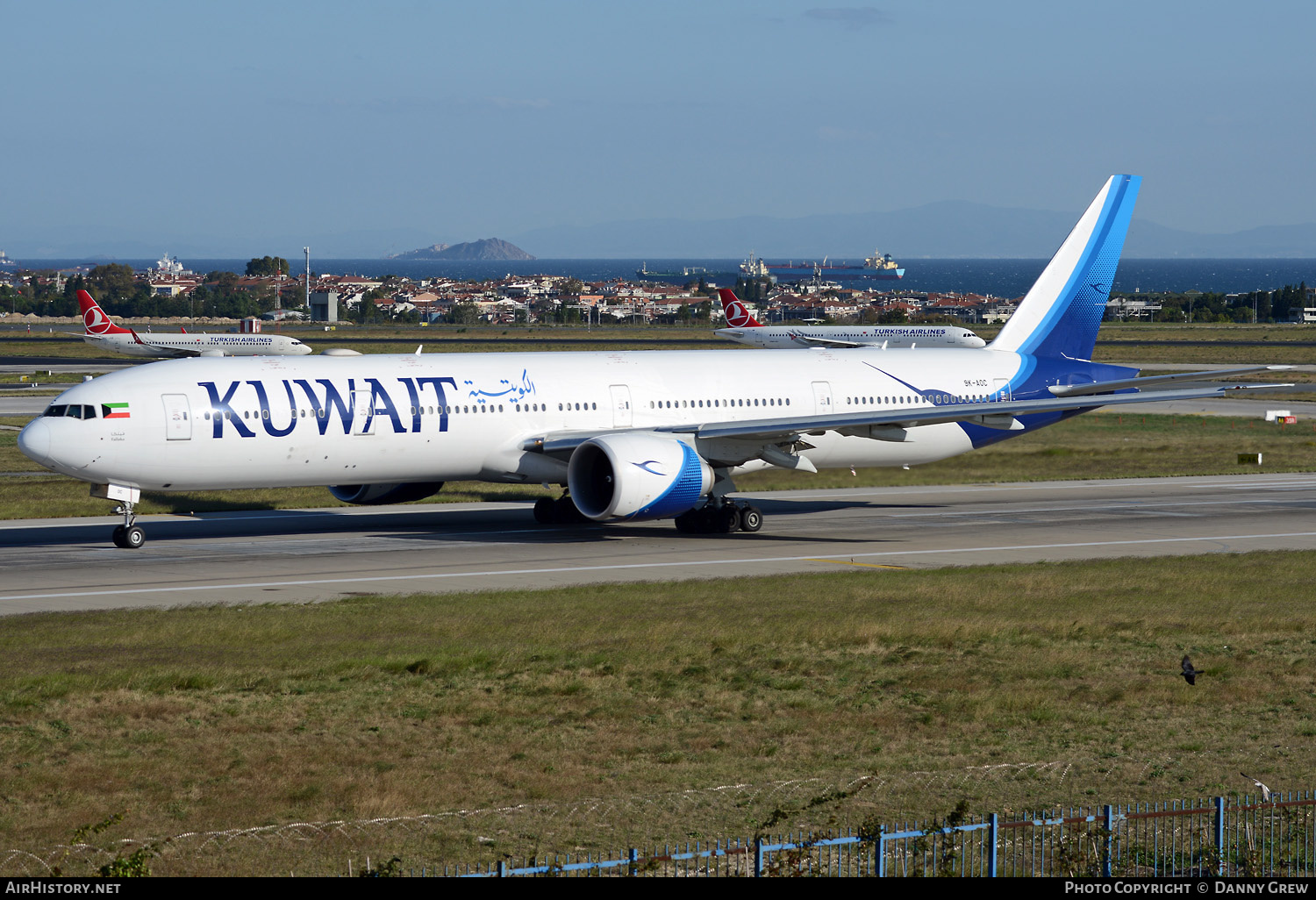 Aircraft Photo of 9K-AOC | Boeing 777-300/ER | Kuwait Airways | AirHistory.net #371469