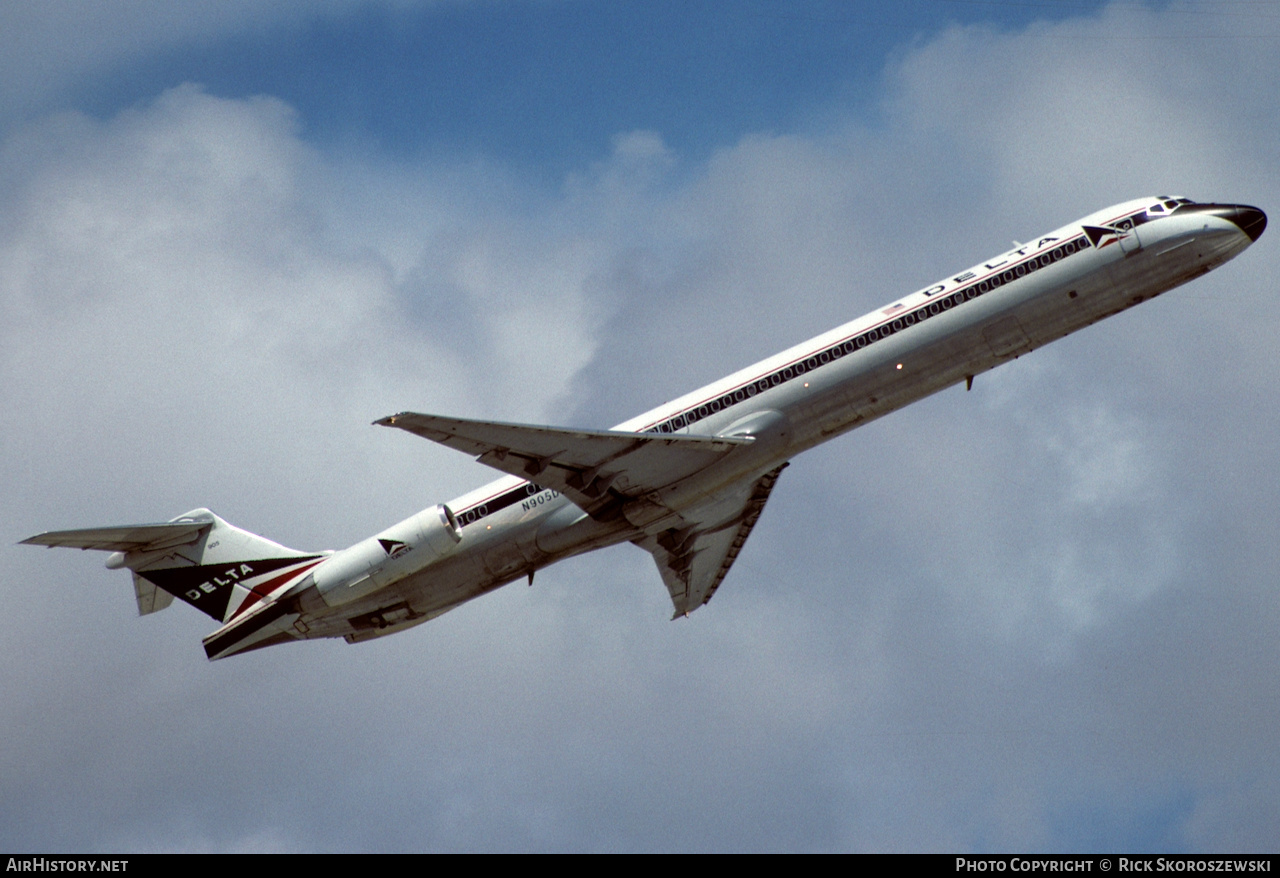 Aircraft Photo of N905DL | McDonnell Douglas MD-82 (DC-9-82) | Delta Air Lines | AirHistory.net #371509