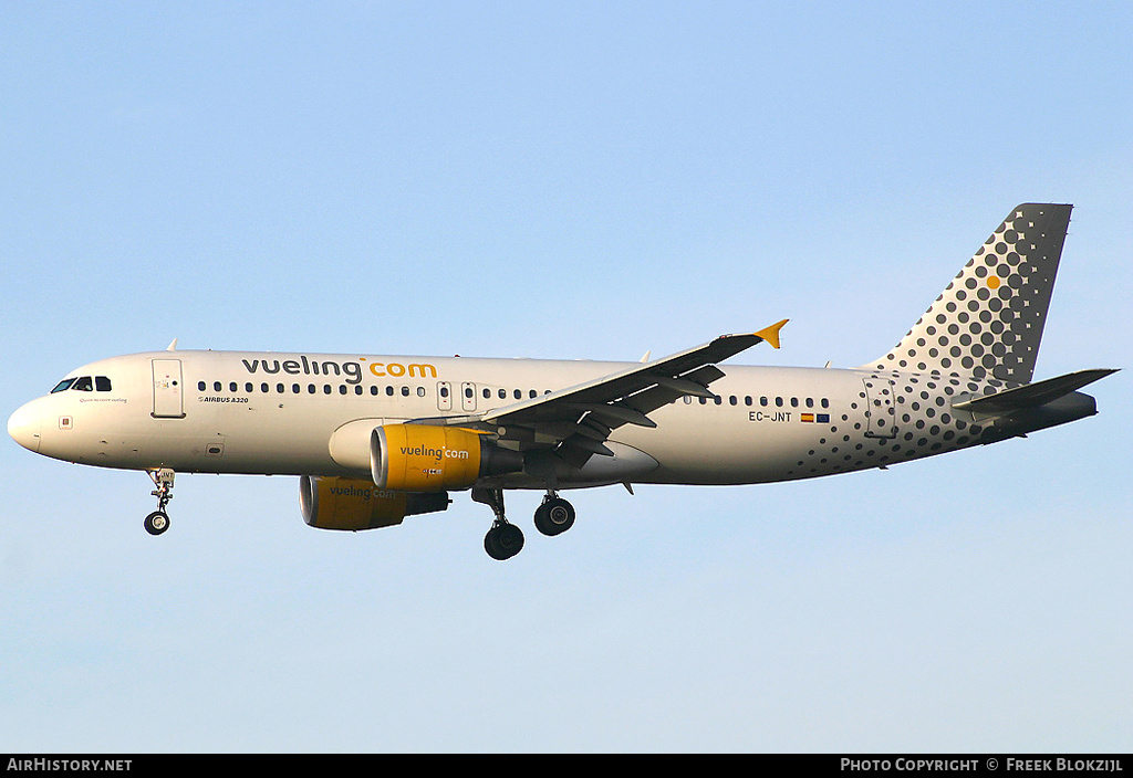 Aircraft Photo of EC-JNT | Airbus A320-214 | Vueling Airlines | AirHistory.net #371698