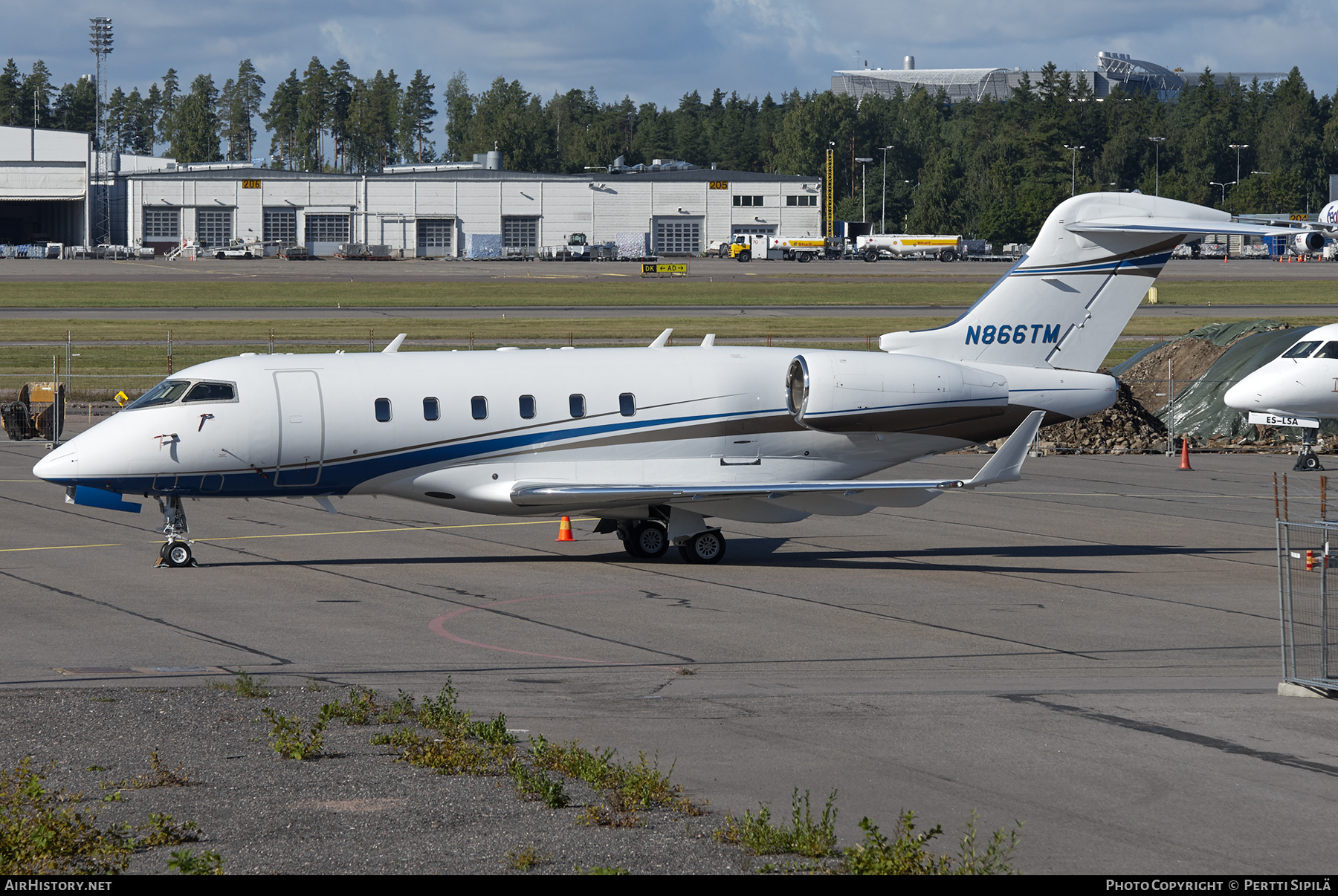 Aircraft Photo of N866TM | Bombardier Challenger 300 (BD-100-1A10) | AirHistory.net #371786