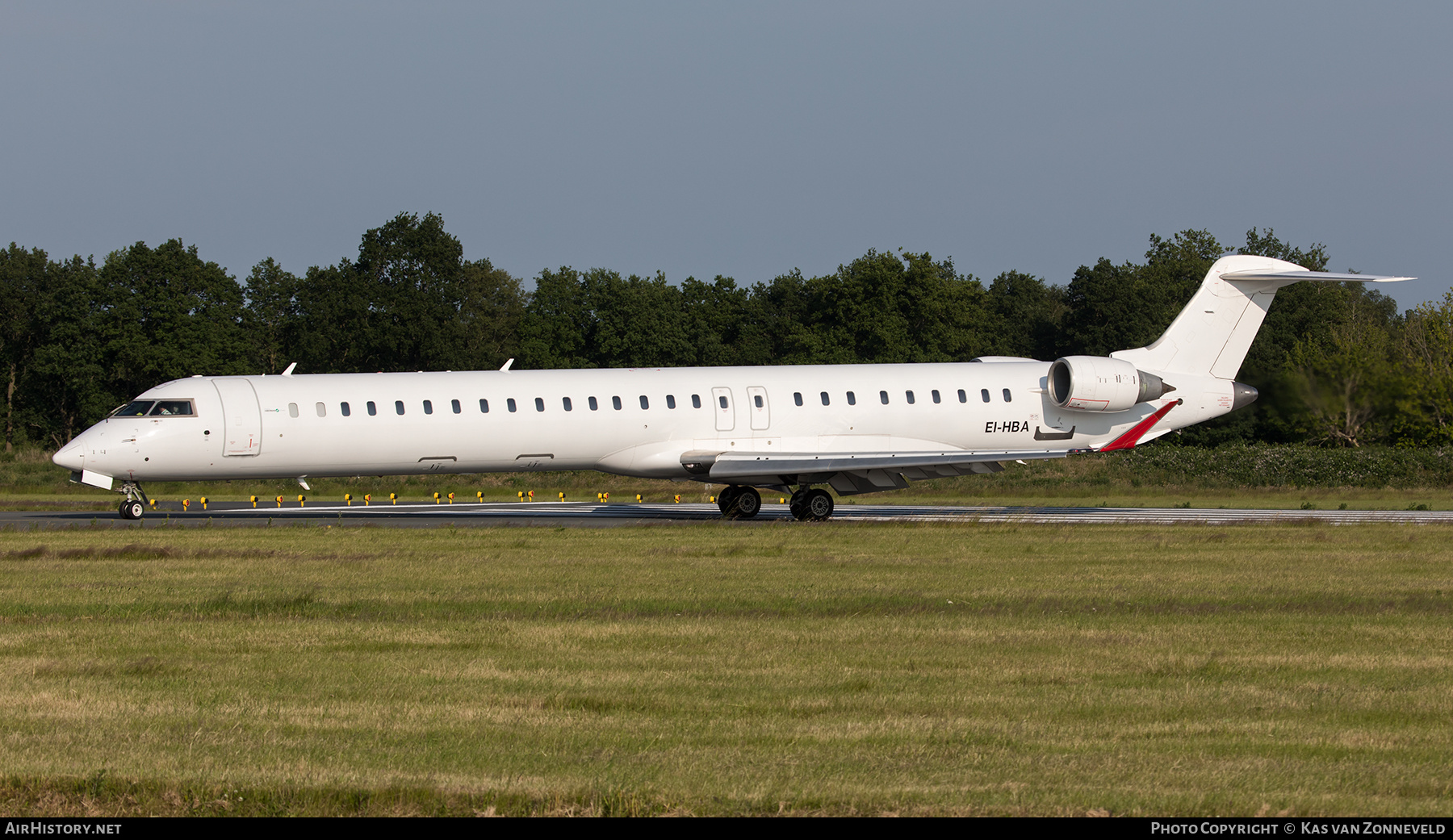 Aircraft Photo of EI-HBA | Bombardier CRJ-1000ER NG (CL-600-2E25) | AirHistory.net #371836
