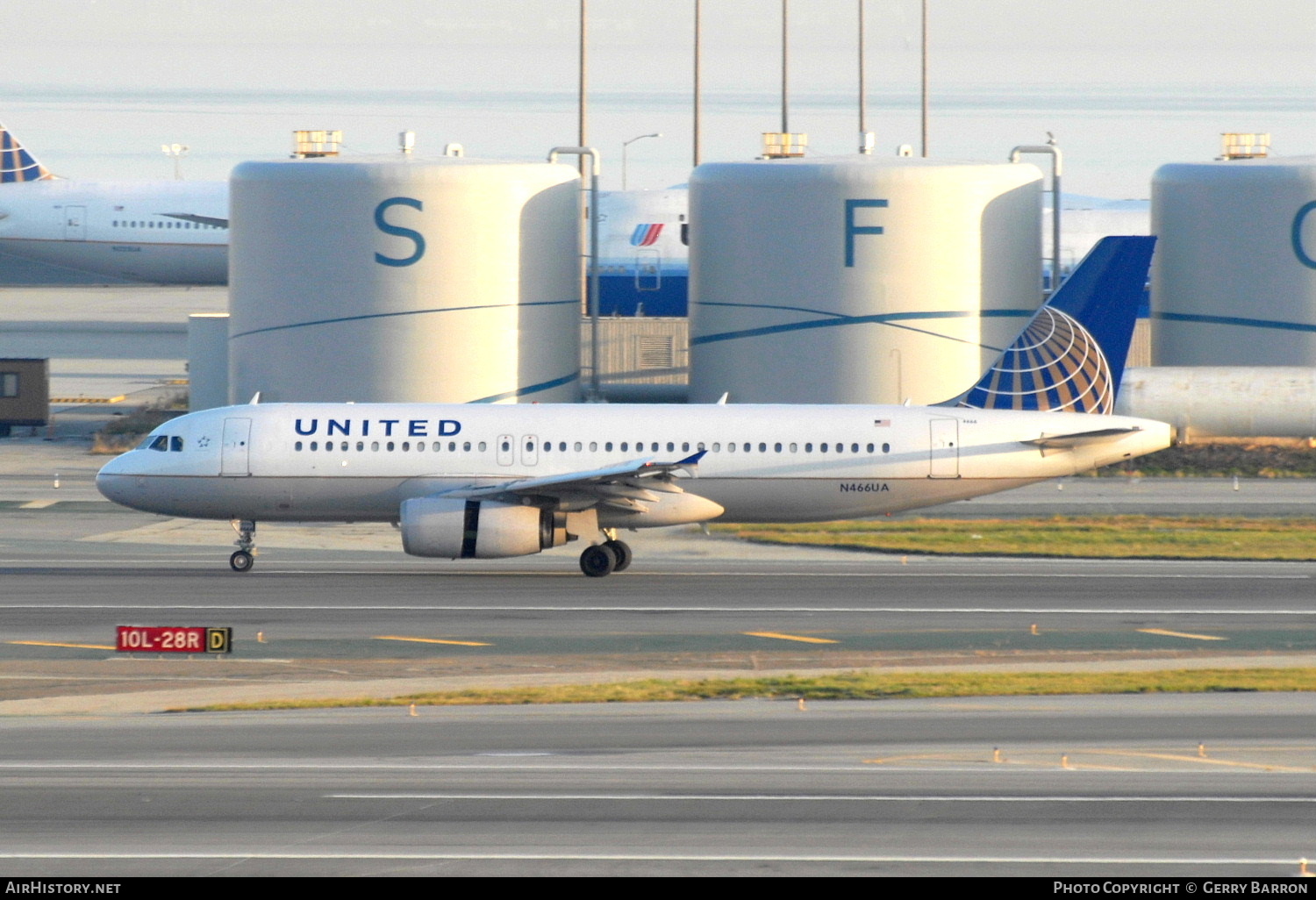 Aircraft Photo of N466UA | Airbus A320-232 | United Airlines | AirHistory.net #371936