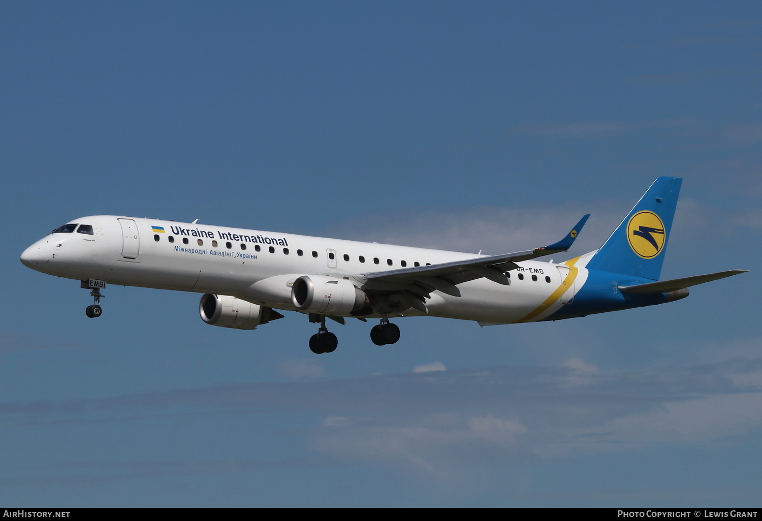 Aircraft Photo of UR-EMG | Embraer 195AR (ERJ-190-200IGW) | Ukraine International Airlines | AirHistory.net #372020