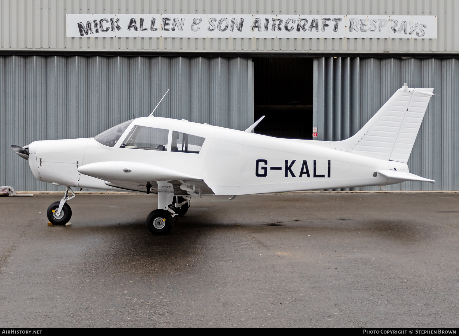 Aircraft Photo of G-KALI | Piper PA-28-140 Cherokee F | AirHistory.net #372104