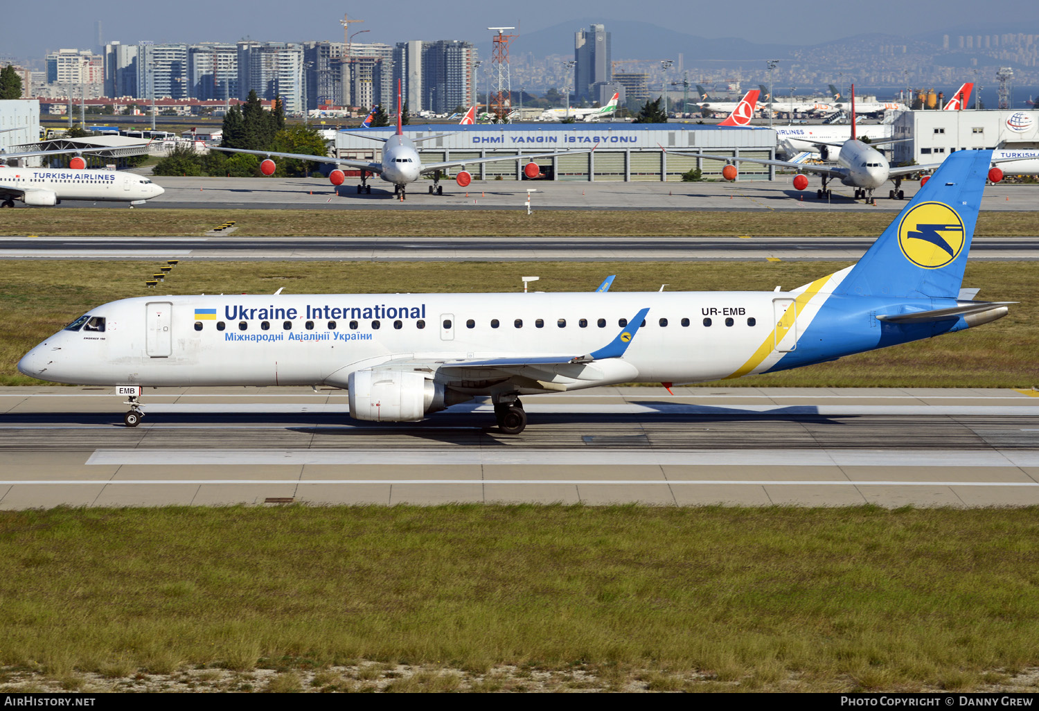 Aircraft Photo of UR-EMB | Embraer 190STD (ERJ-190-100STD) | Ukraine International Airlines | AirHistory.net #372139