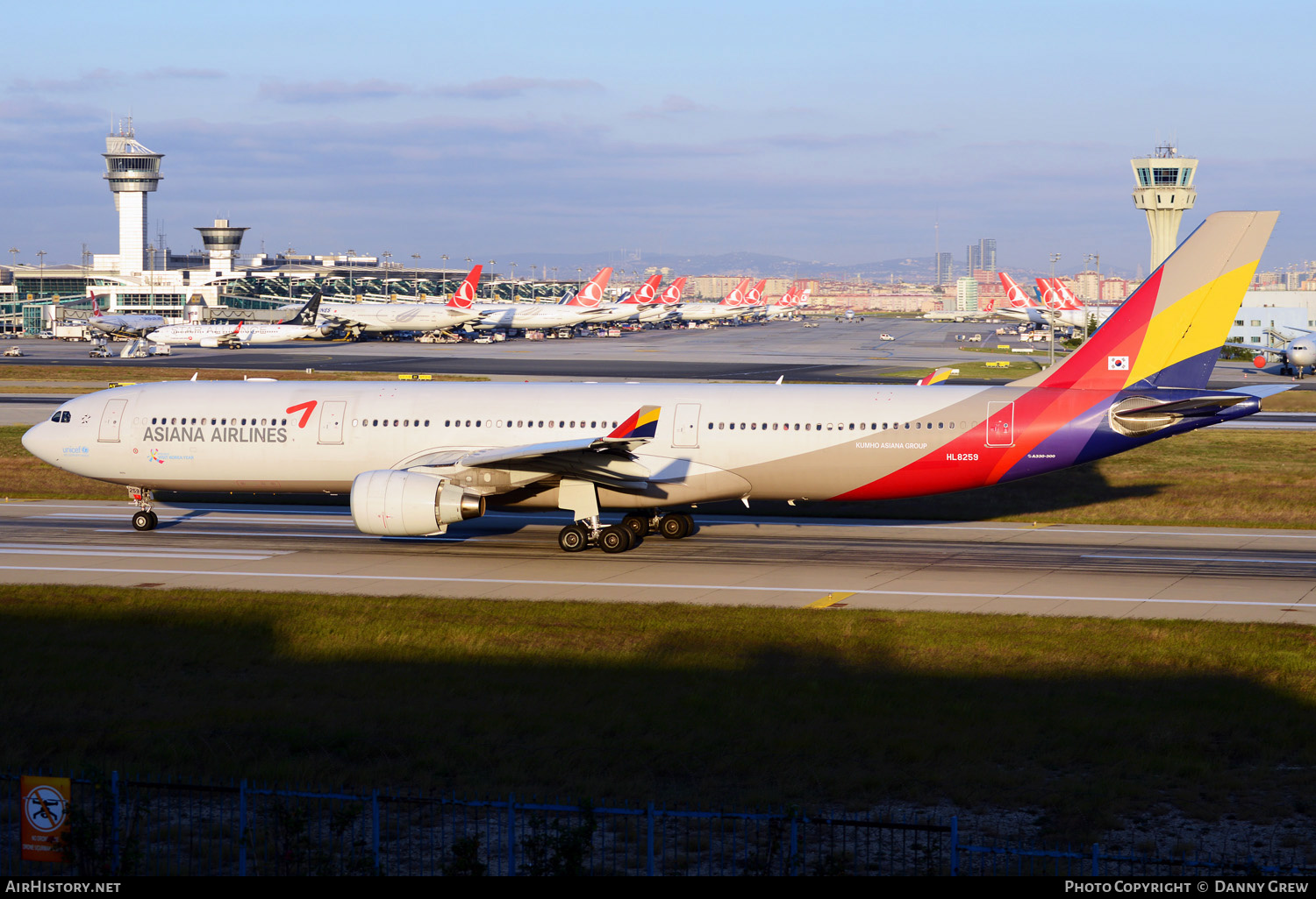 Aircraft Photo of HL8259 | Airbus A330-323E | Asiana Airlines | AirHistory.net #372149