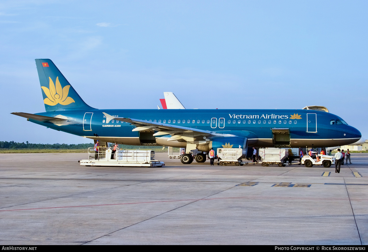 Aircraft Photo of VN-A302 | Airbus A320-214 | Vietnam Airlines | AirHistory.net #372179